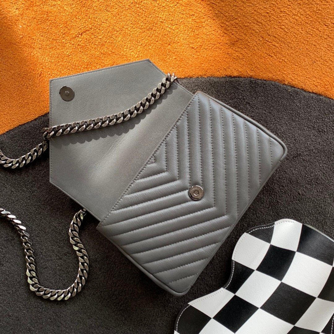 Y51 COLLEGE MEDIUM IN QUILTED LEATHER 9.4 X 6.6 X 2.5 INCHES