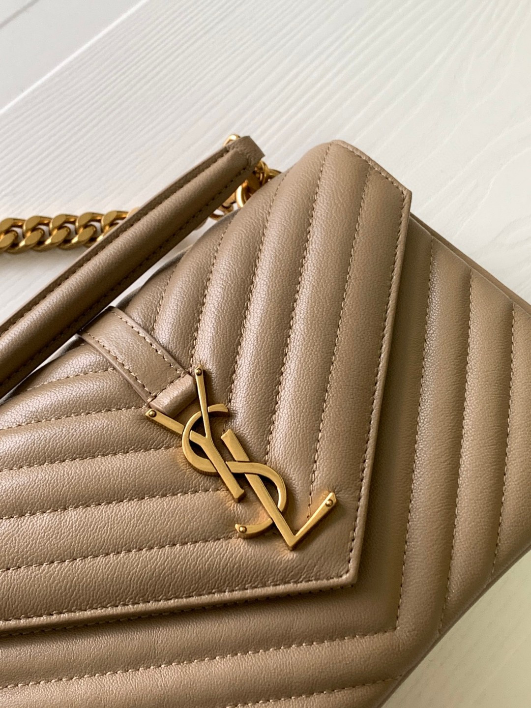 Y51 COLLEGE MEDIUM IN QUILTED LEATHER BROWN 9.4 X 6.6 X 2.5 INCHES