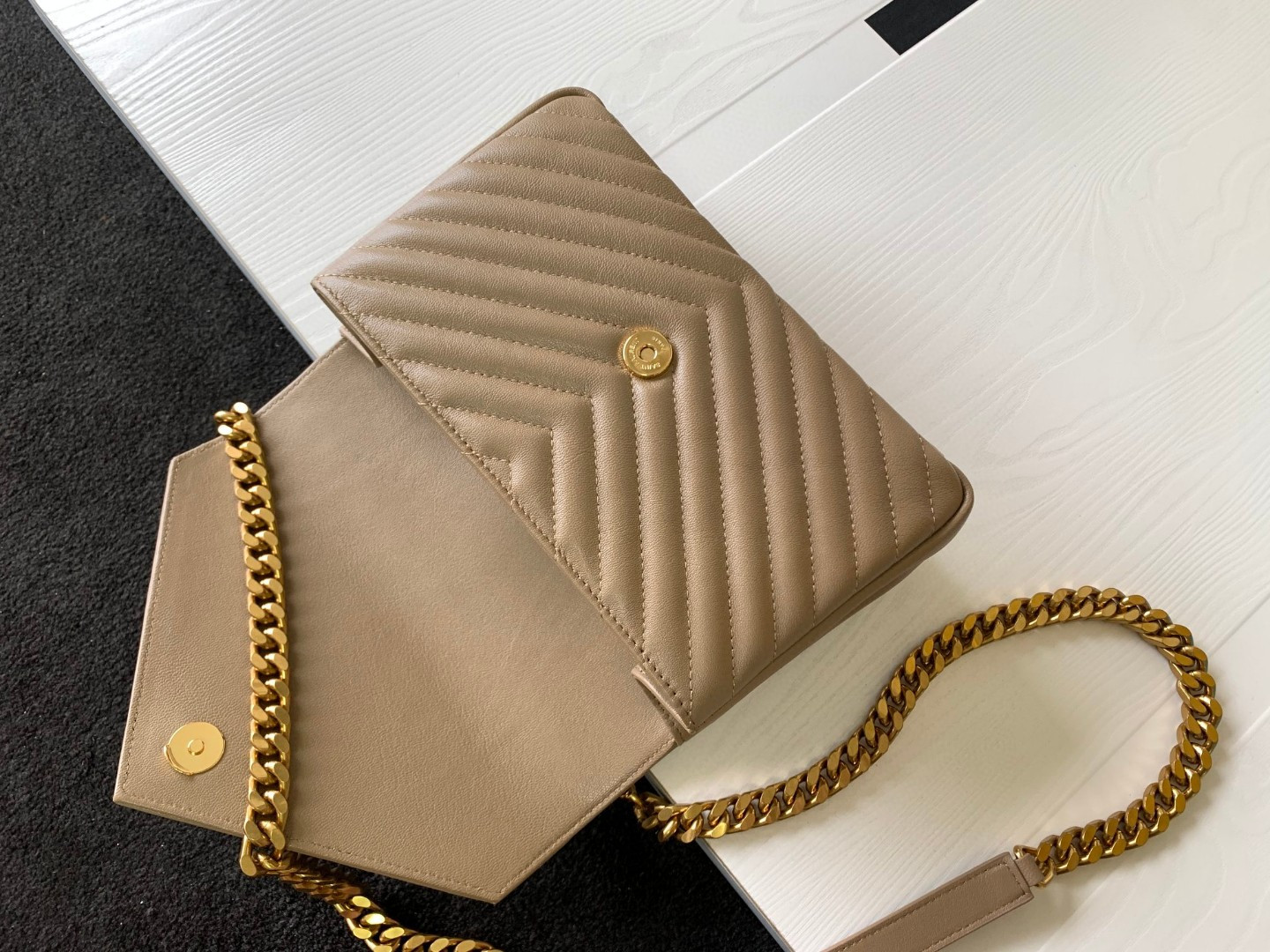 Y51 COLLEGE MEDIUM IN QUILTED LEATHER BROWN 9.4 X 6.6 X 2.5 INCHES