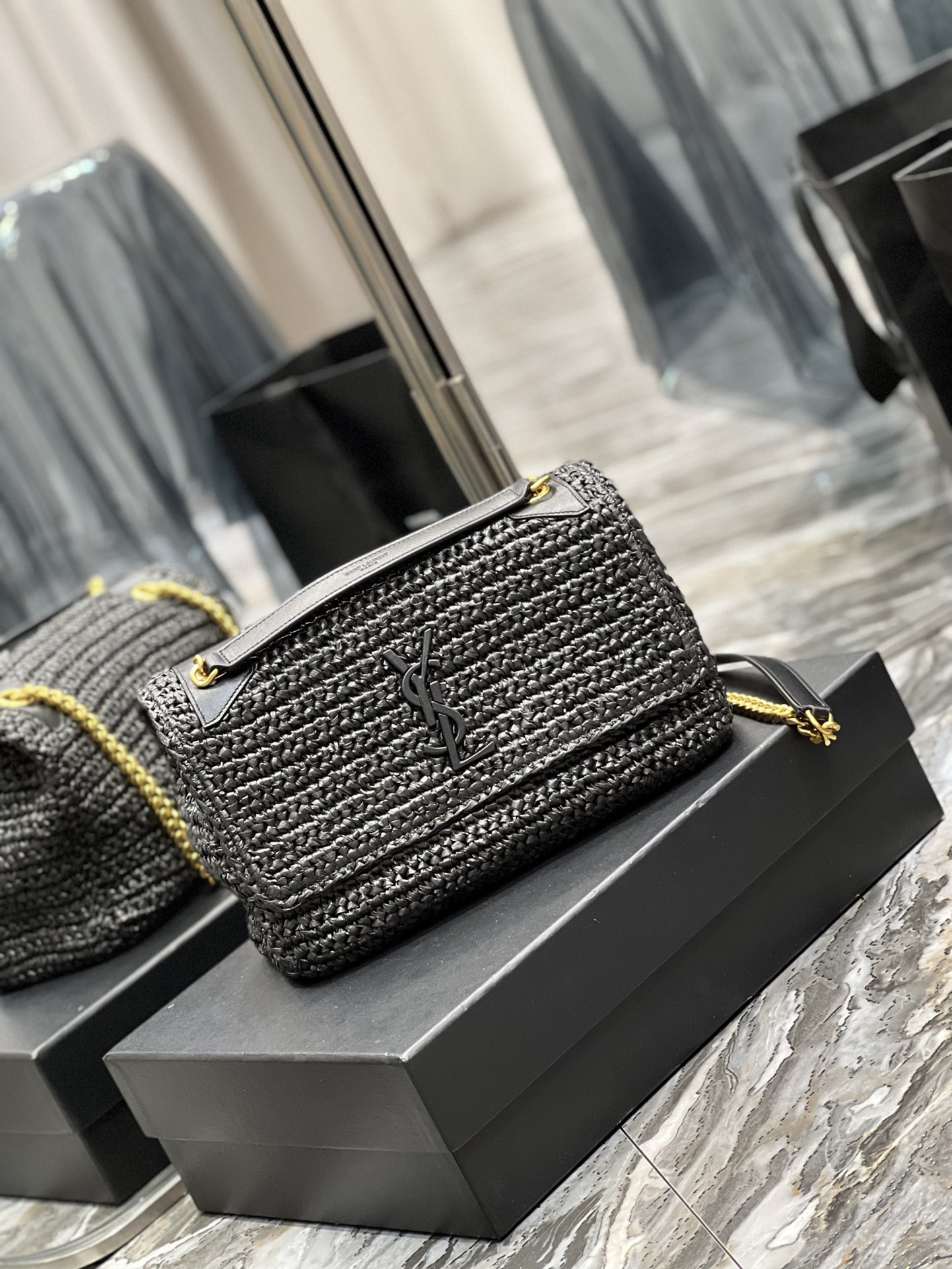 Y51 NIKI MEDIUM CHAIN BAG IN RAFFIA AND LEATHER BLACK 11 X 7.8 X 3.3 INCHES