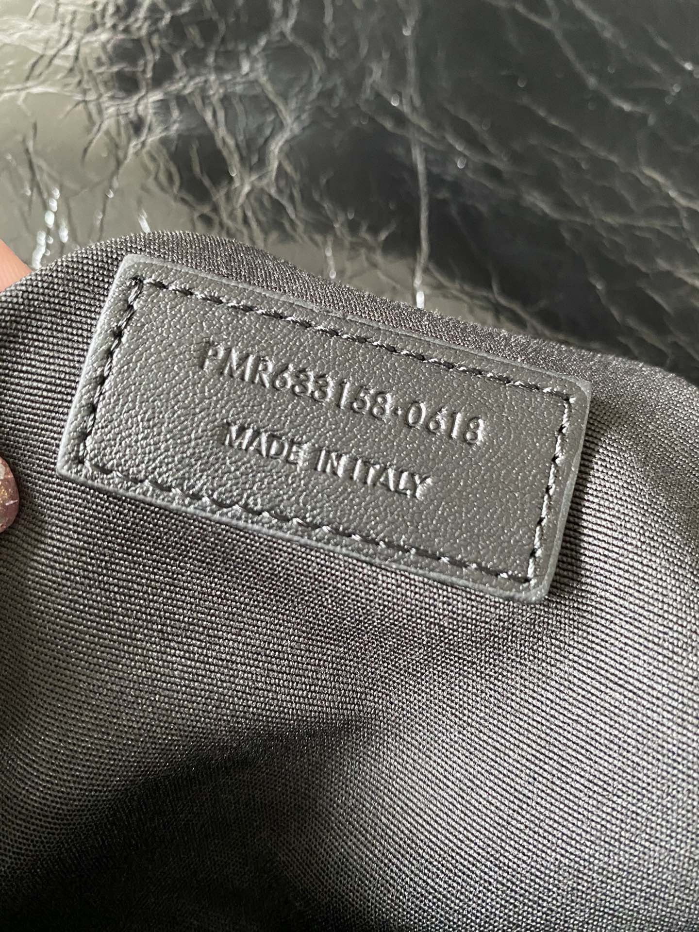 Y51 NIKI MEDIUM IN VINTAGE LEATHER ALL BLACK 11 X 7.8 X 3.3 INCHES