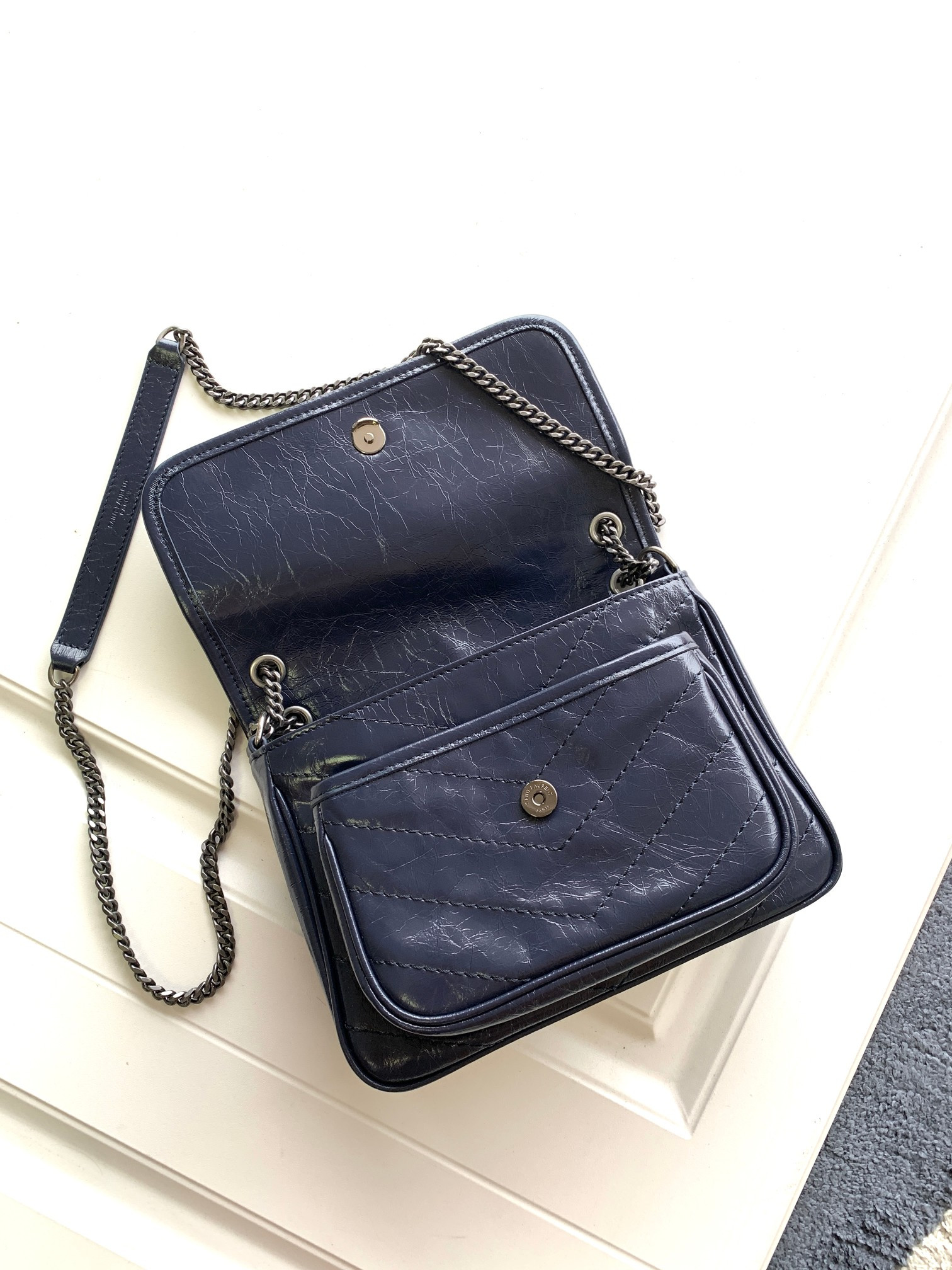 Y51 NIKI BABY IN VINTAGE LEATHER NAVY 8.2 X 6 X 2.9 INCHES