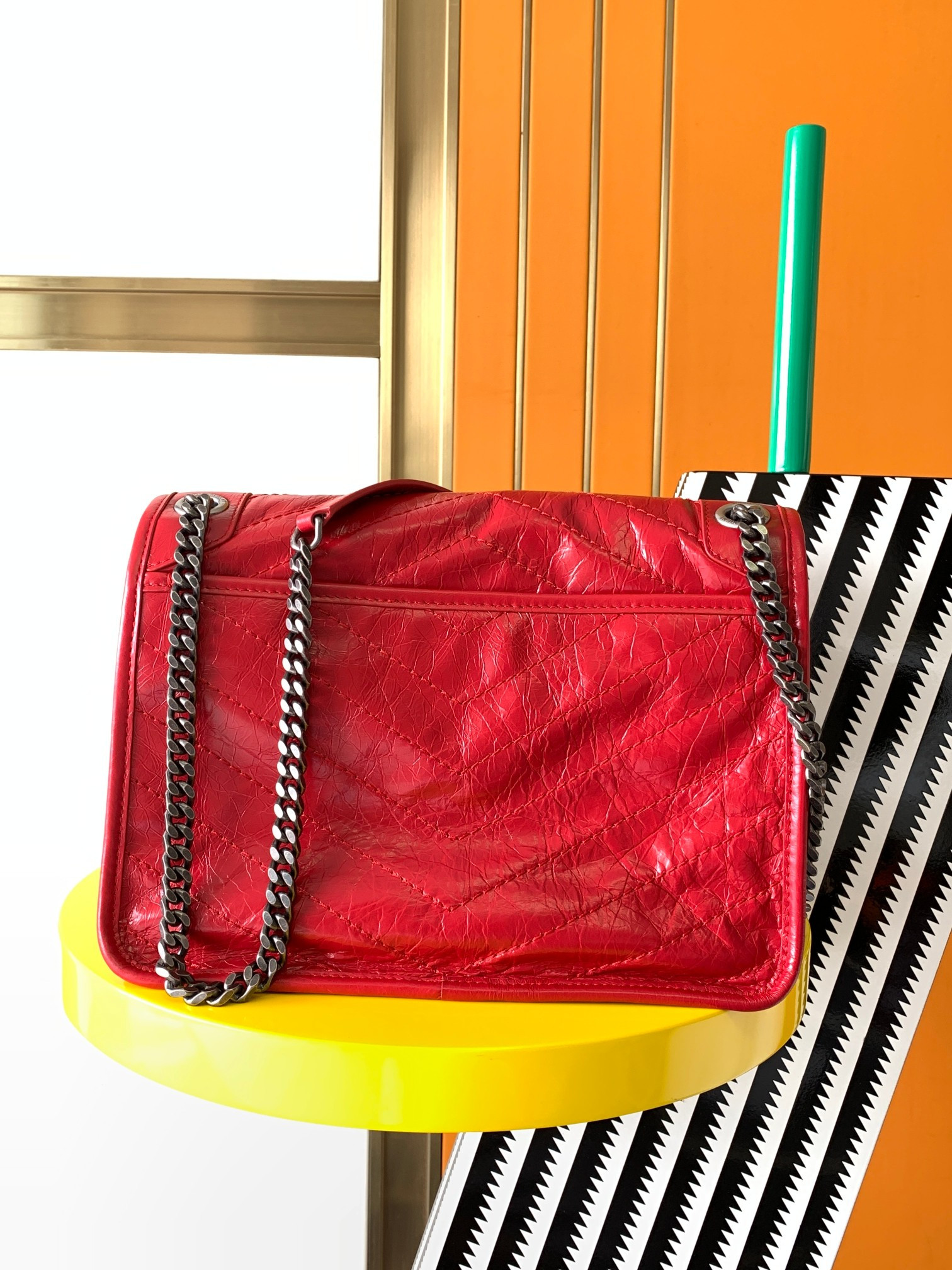 Y51 NIKI MEDIUM IN VINTAGE LEATHER SHINY RED 11 X 7.8 X 3.3 INCHES