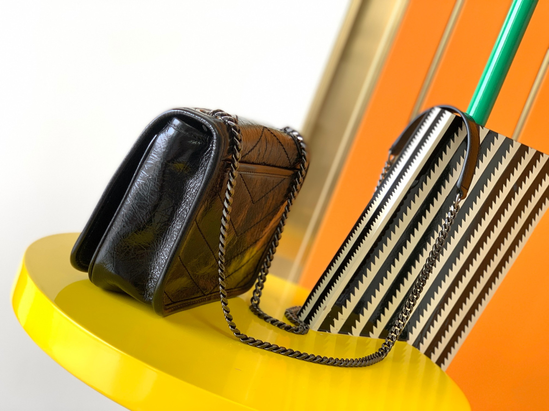 Y51 NIKI CHAIN WALLET IN SHINY LEATHER BLACK 19 x 15 x 6 CM