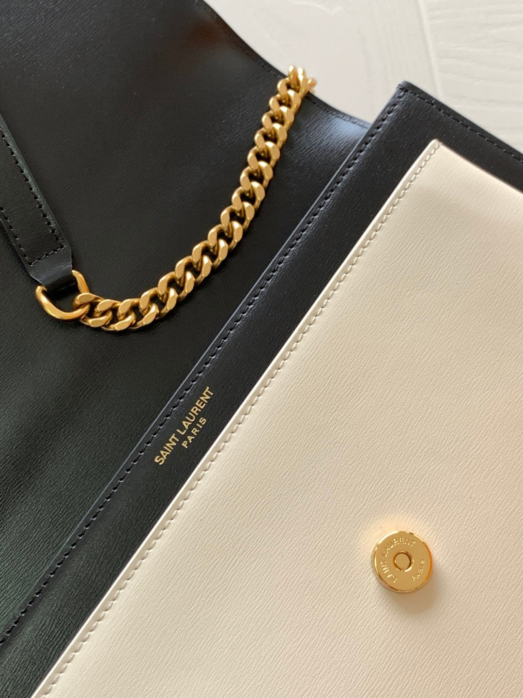 Y51 SUNSET LARGE IN SMOOTH LEATHER BLACK WHITE 10.6 X 7 X 3.1 INCHES