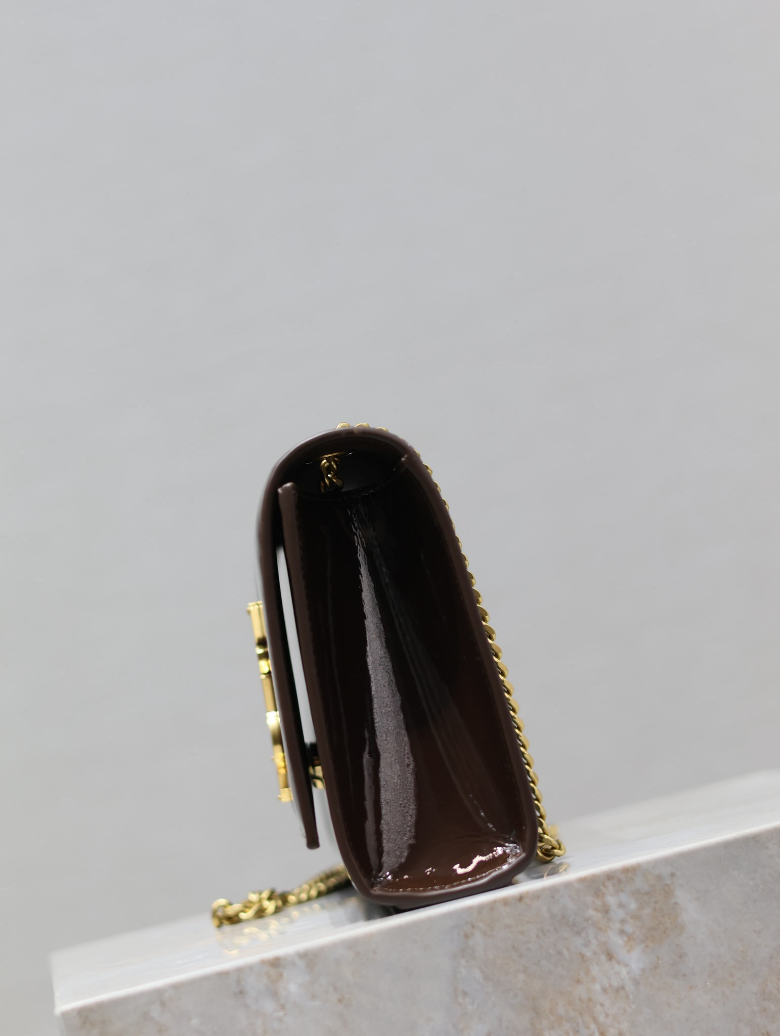 Y51 KATE MEDIUM IN SHINY LEATHER BROWN 9.4 X 5.7 X 2.1 INCHES