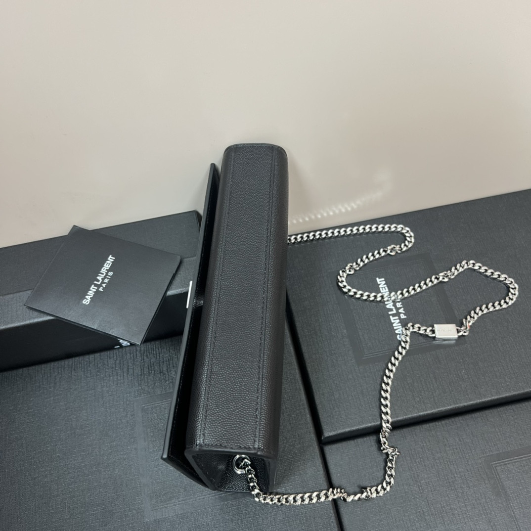 Y51 KATE MEDIUM IN GRAIN DE POUDRE EMBOSSED LEATHER BLACK SILVER 9.4 X 5.7 X 2.1 INCHES