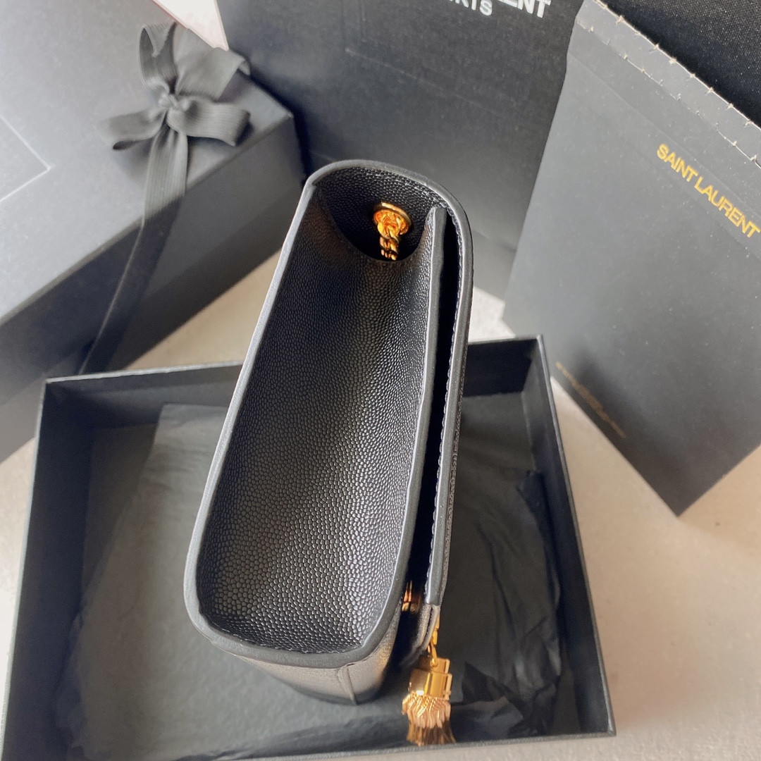 Y51 KATE MEDIUM IN GRAIN DE POUDRE EMBOSSED LEATHER BLACK 9.4 X 5.7 X 2.1 INCHES