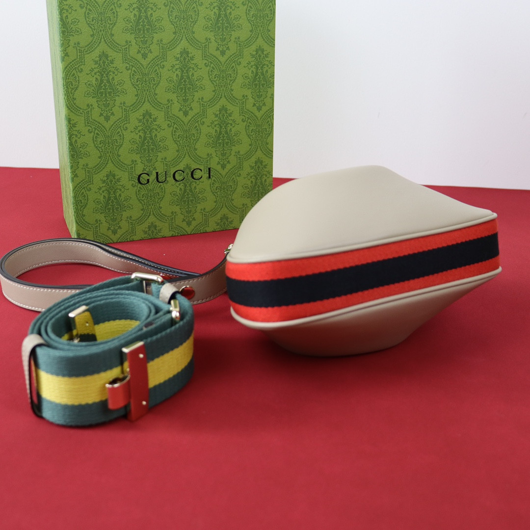 Gvc*1 ATTACHE SMALL SHOULDER BAG GRAY 9"W x 8.7"H x 2"D