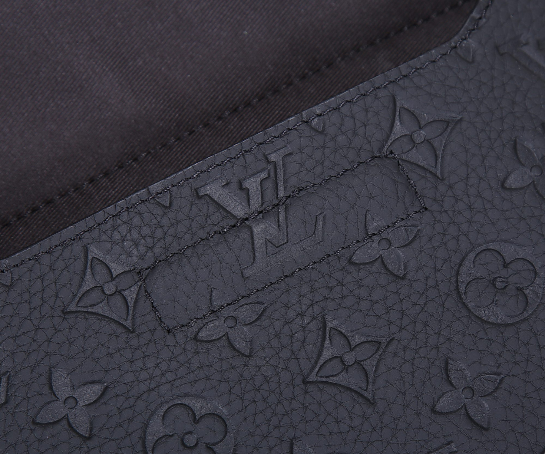 LV M23742 Steamer Messenger 24 x 17 x 5 CM