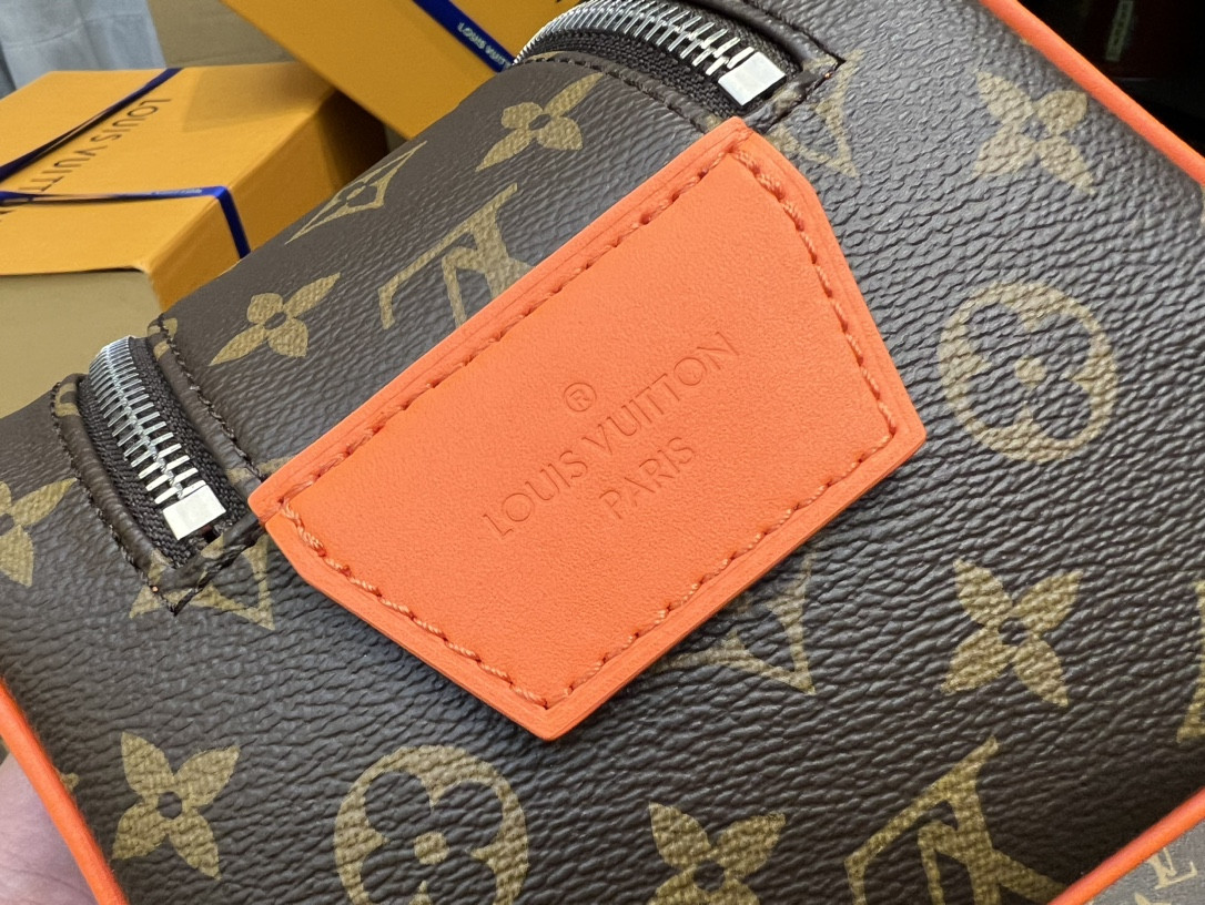 L0vis Vvtt0n M44495 Dopp Kit Toilet Pouch 28 x 15 x 16.5 cm