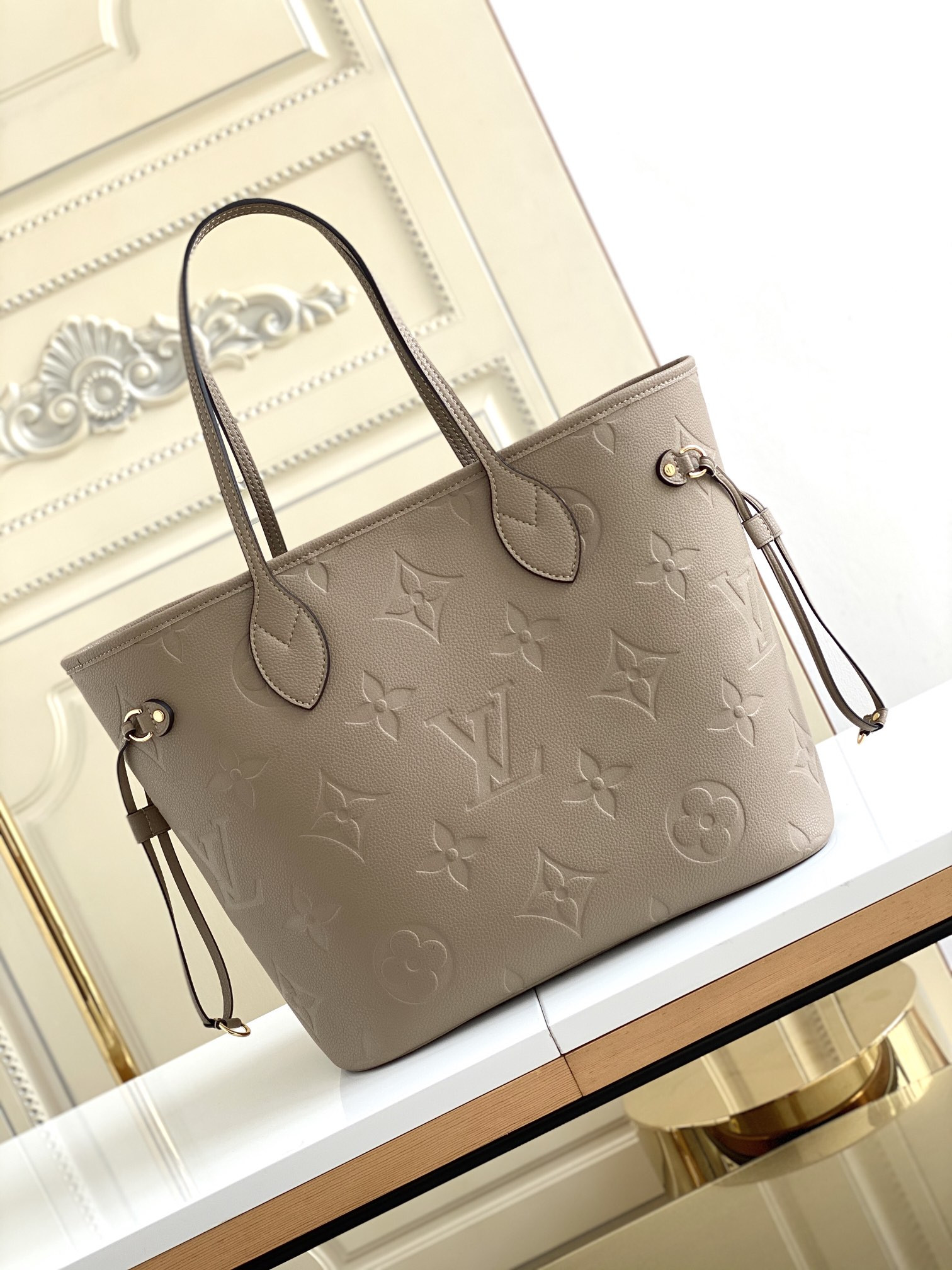 LV M45686 Neverfull MM 12.6 x 11.4 x 6.7 inches Without Box