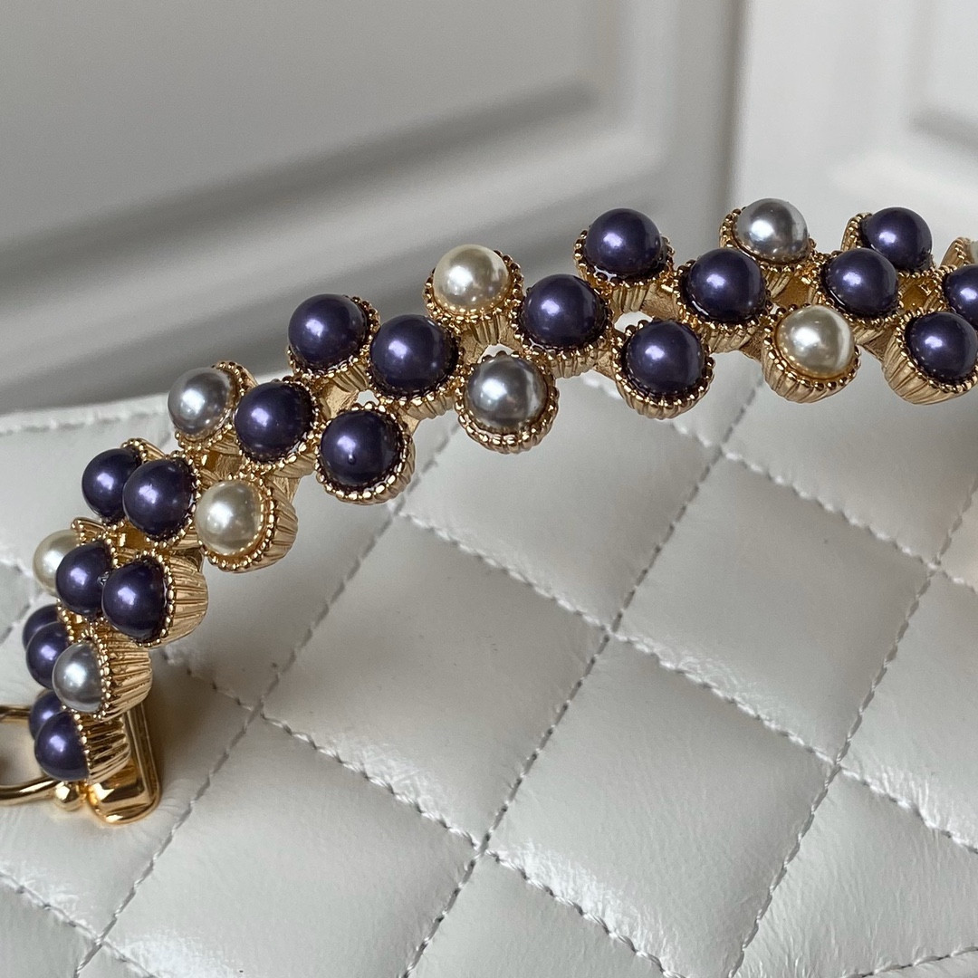 Ch**el 24P CHAIN LEATHER SQUARE BOX SHOULDER BAG WHITE 16x10x8cm