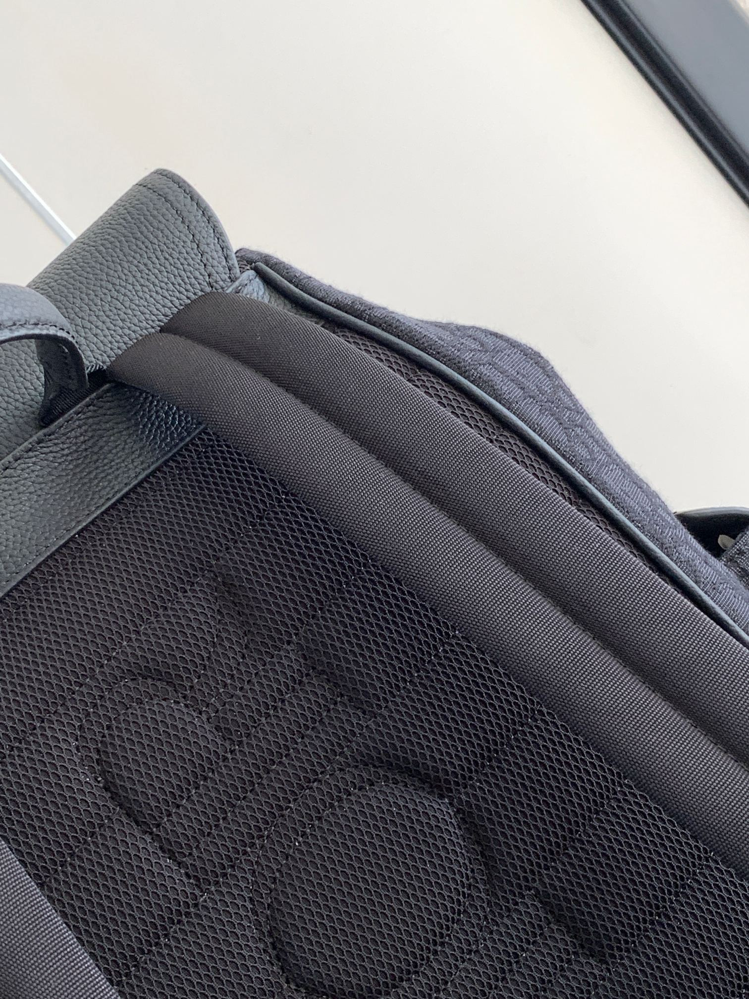 D10r Saddle Backpack 10.5 x 16 x 5.5 inches