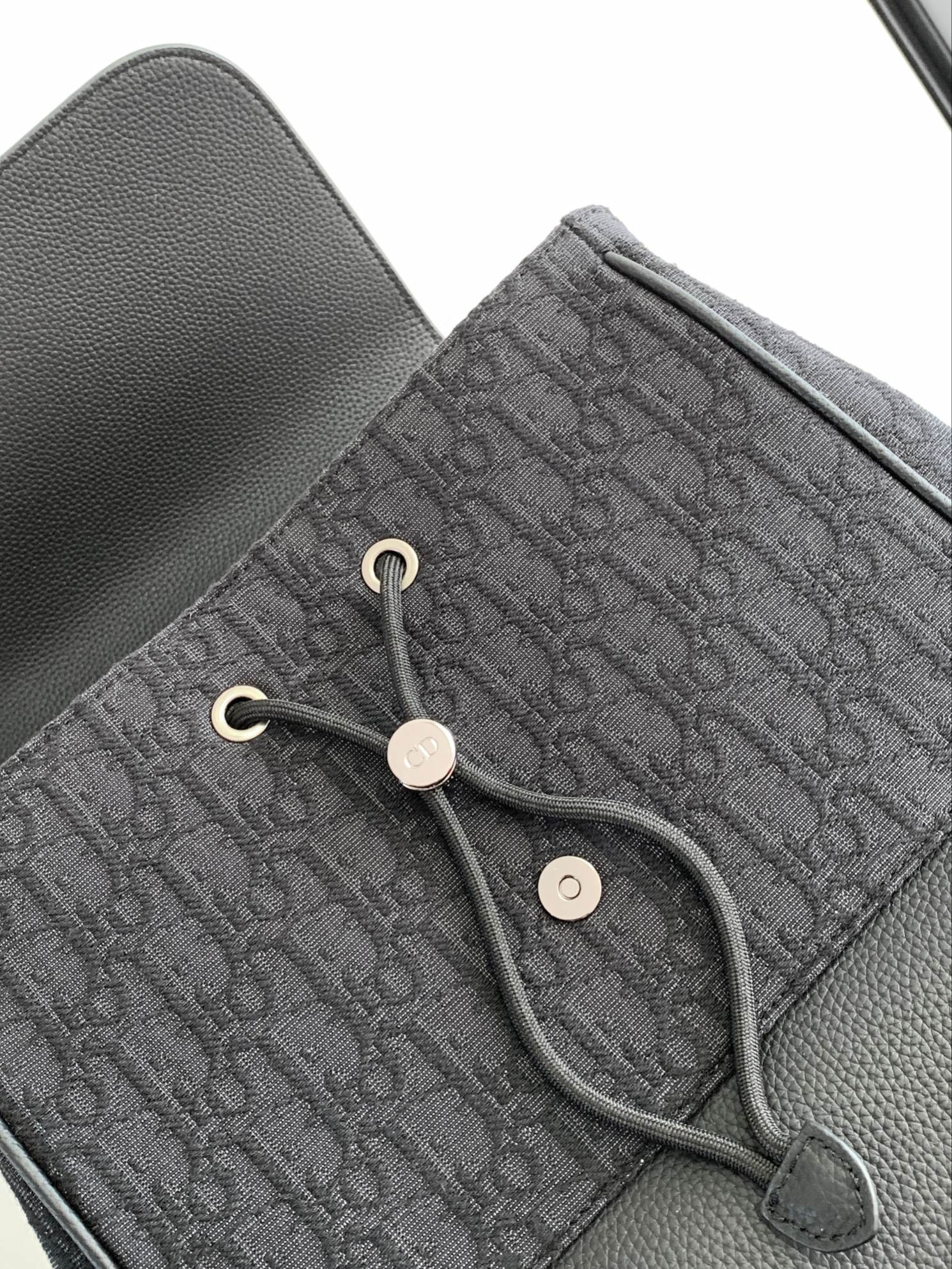 D10r Saddle Backpack 10.5 x 16 x 5.5 inches