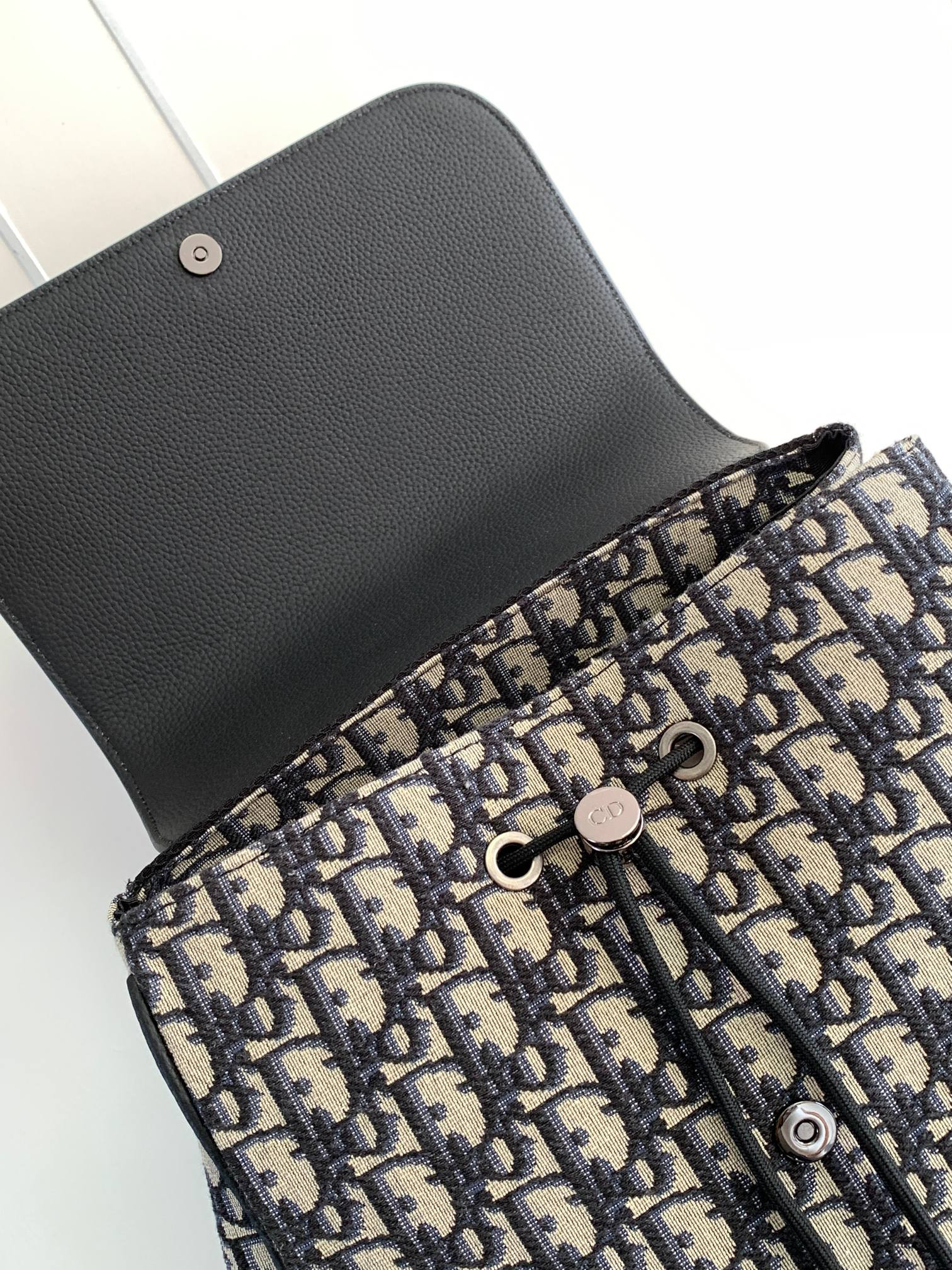 D10r Saddle Backpack 10.5 x 16 x 5.5 inches