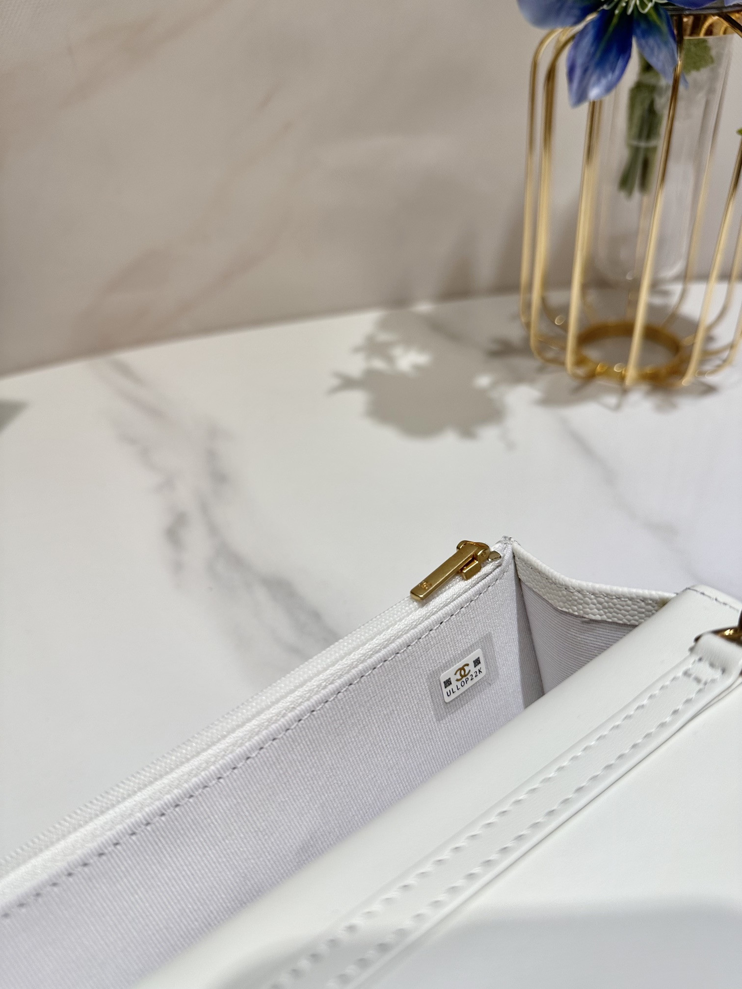 Ch**el CLASSIC WALLET ON CHAIN MINI WHITE 6.7 x 3.9 x 1.6 in