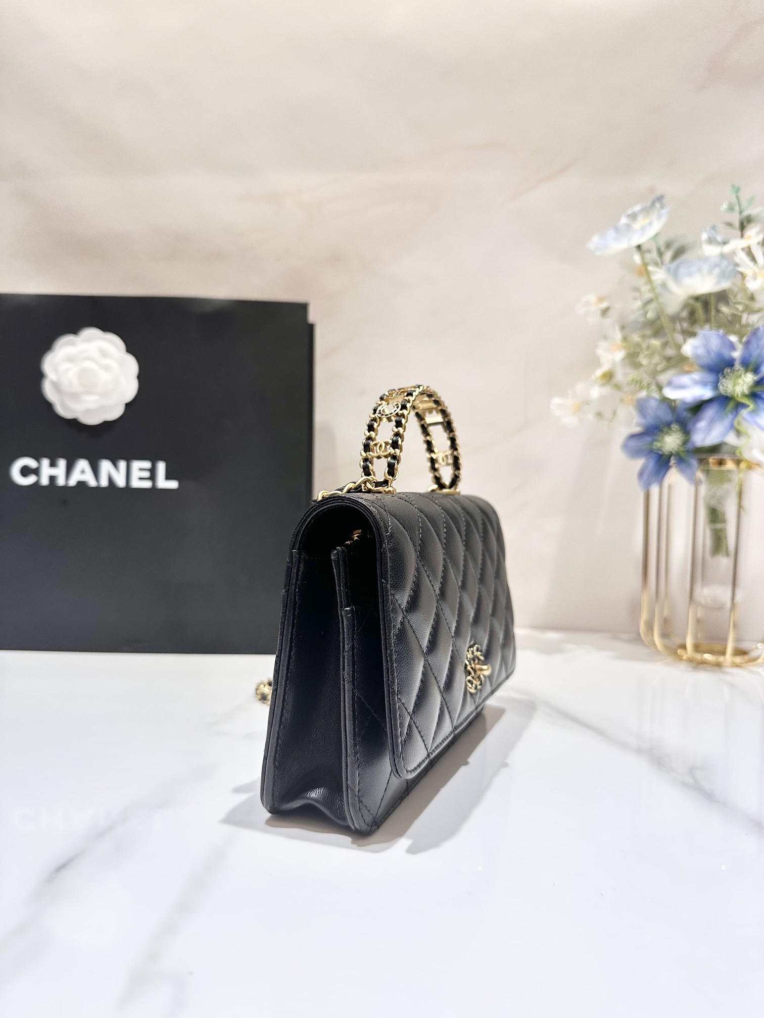 Ch**el CLASSIC WALLET ON CHAIN Rhinestone Handle 4.8 × 7.5 × 1.4 IN