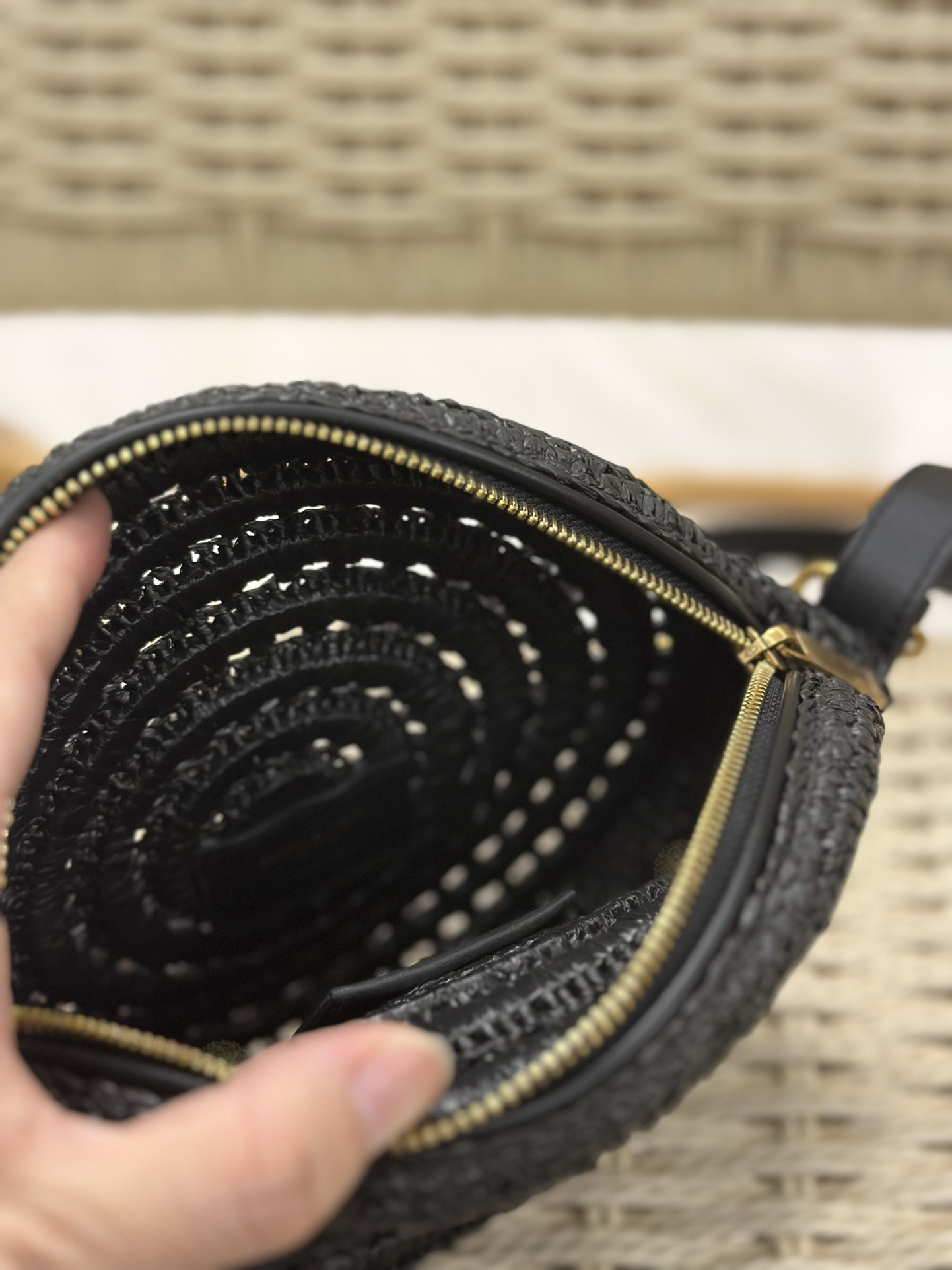 Y51 ROUND BAG IN RAFFIA AND VEGETABLE-TANNED LEATHER Color Black