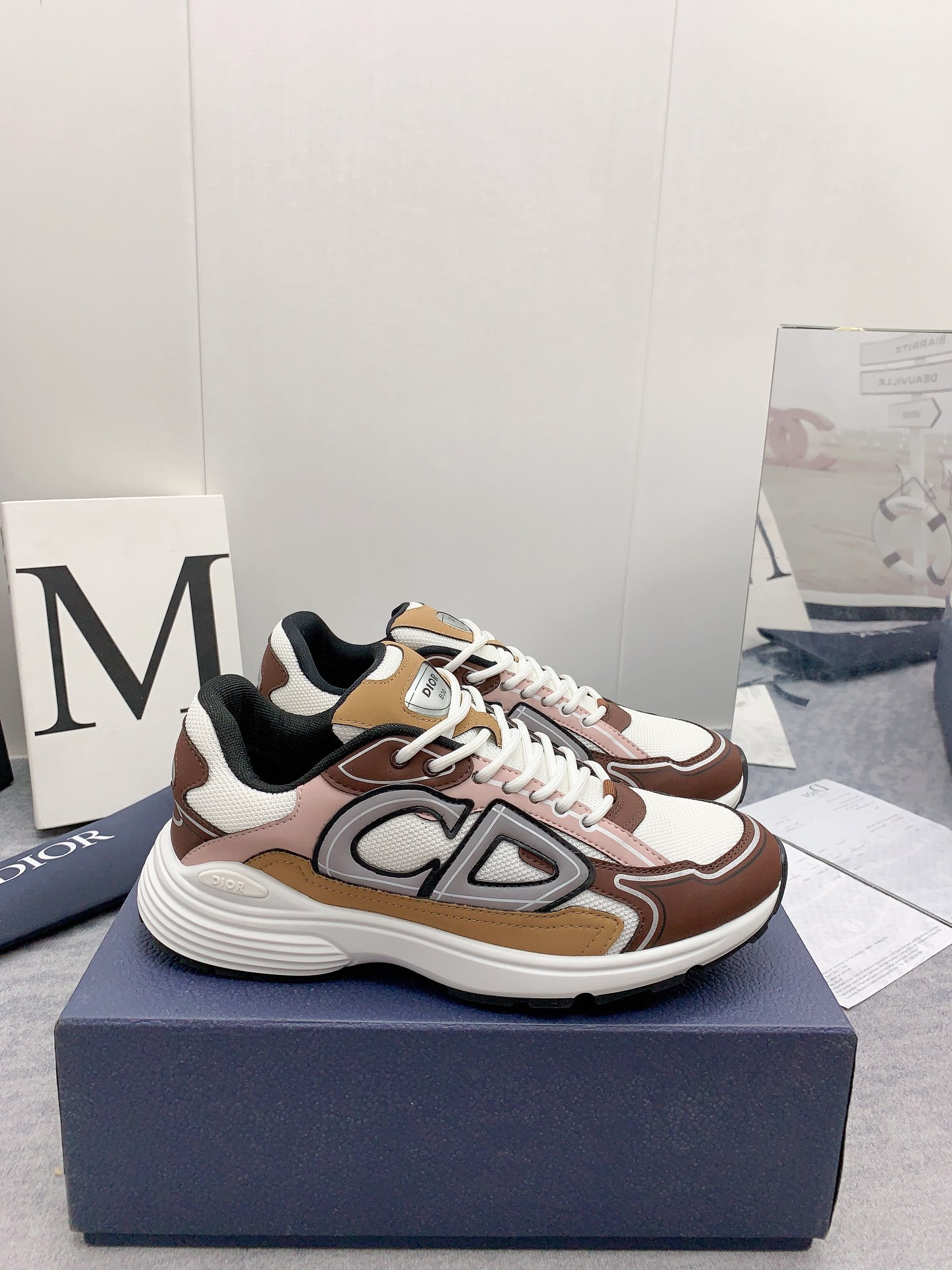 UA D10r B30 White Brown Beige