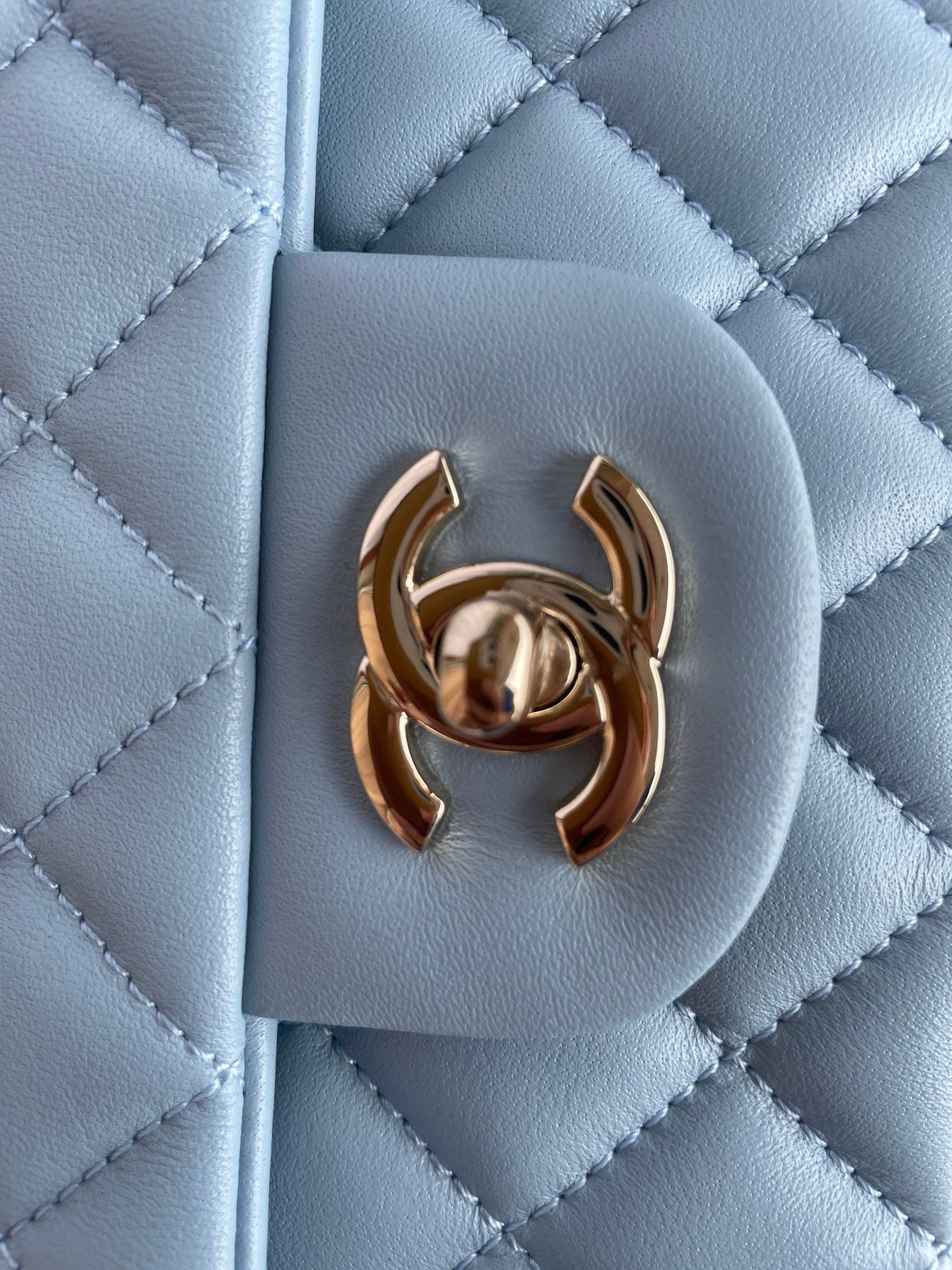 Ch**el Mini Classic Handbag With Top Handle 12 × 20 × 6 cm