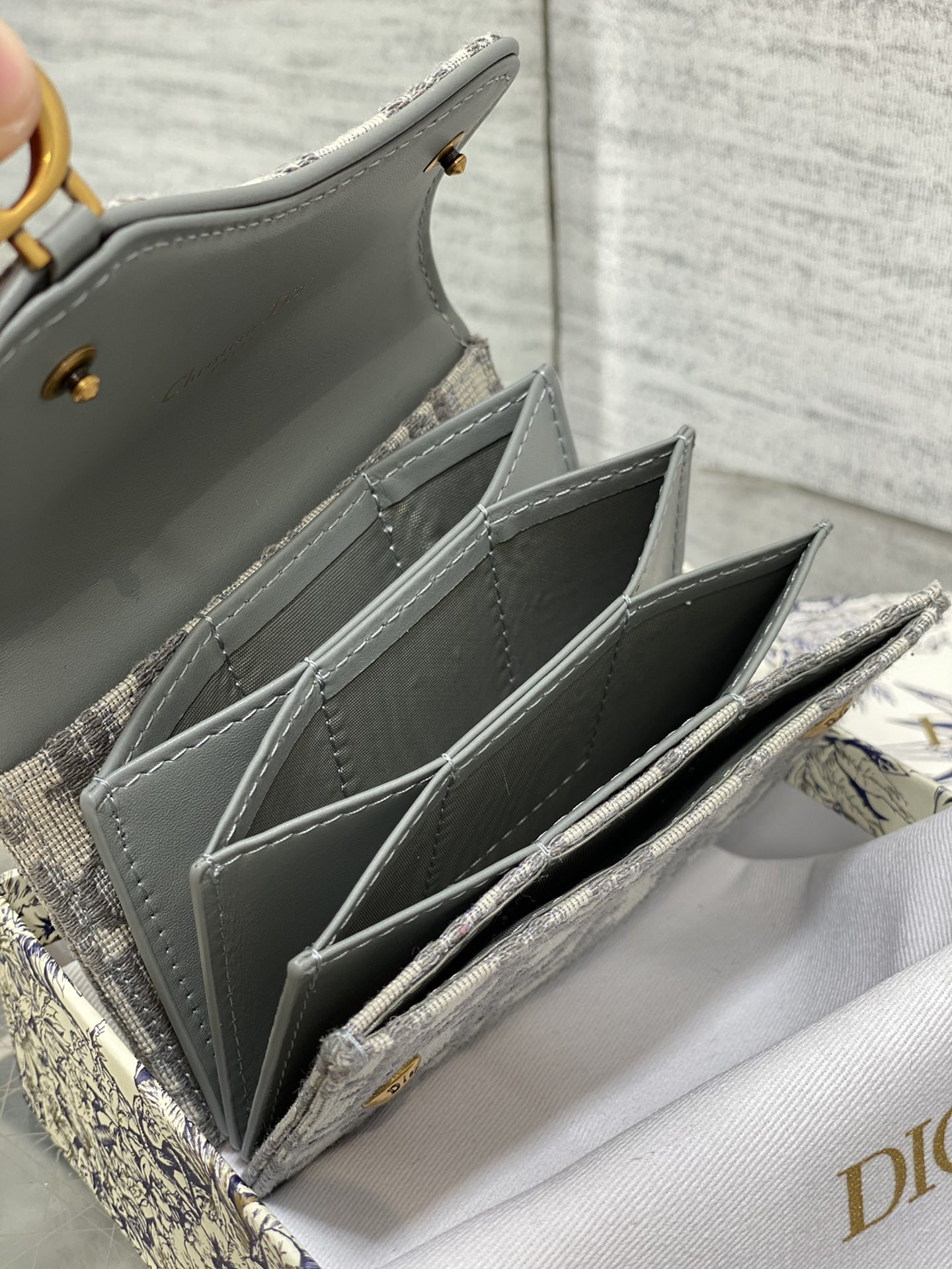 D10r CARD HOLDER 12-10-5CM