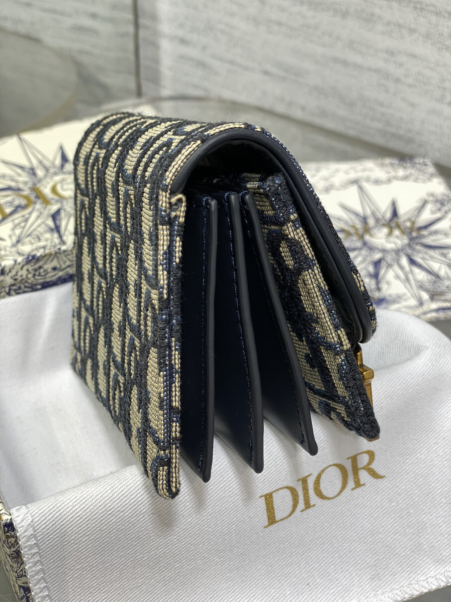 D10r CARD HOLDER 12-10-5CM