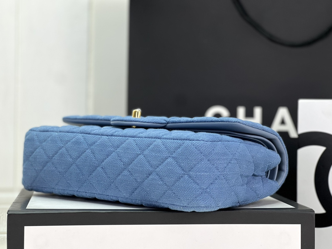 CHANEL CLASSIC 11.12 HANDBAG Tweed & Gold-Tone Metal 6 × 9.9 × 2.5 in