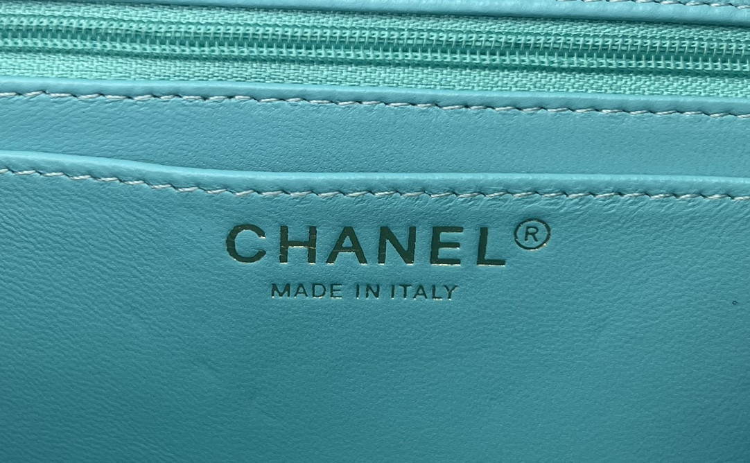 Ch**el MINI CLASSIC 11.12 HANDBAG Tweed & Gold-Tone Metal 4.7 × 7.8 × 2.3 in