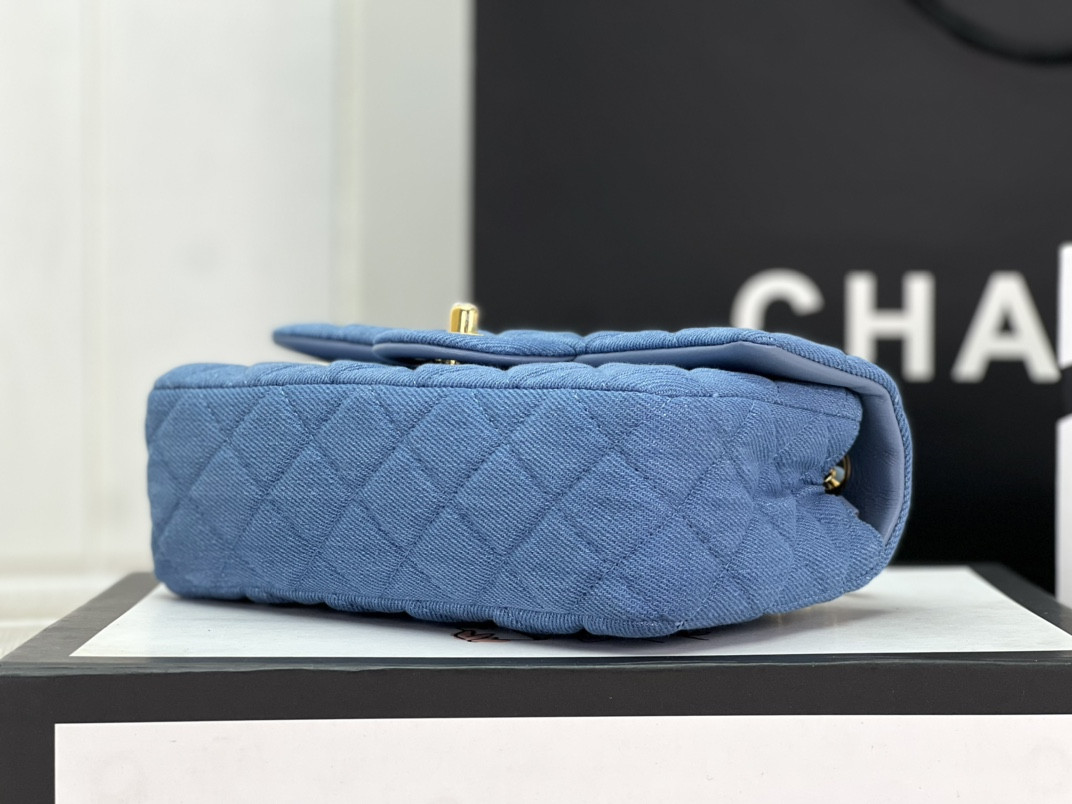 Ch**el MINI CLASSIC 11.12 HANDBAG Tweed & Gold-Tone Metal 4.7 × 7.8 × 2.3 in