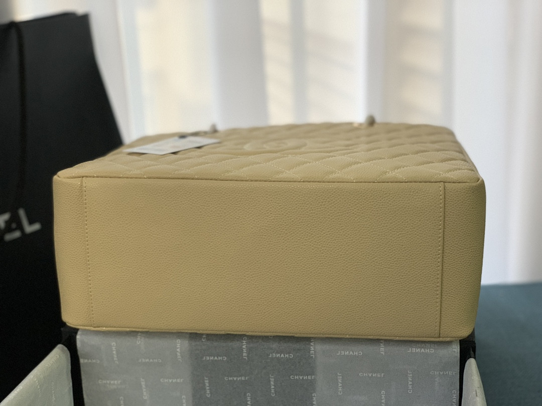 Ch**el GST CAVIAR LEATHER HARDWARE 24X33X13CM