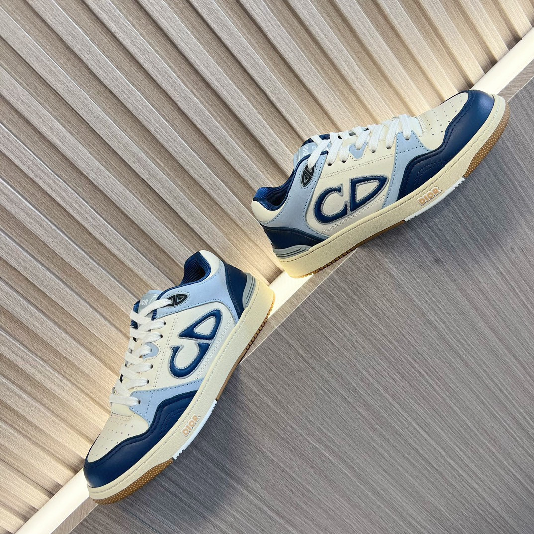 UA D10r B57 Low-Top Sneaker