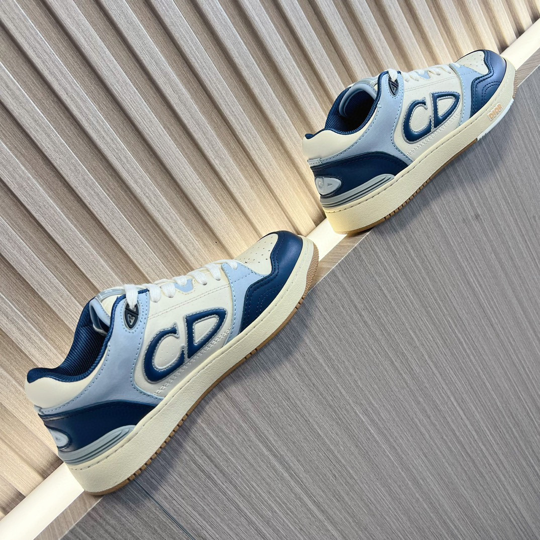 UA D10r B57 Low-Top Sneaker