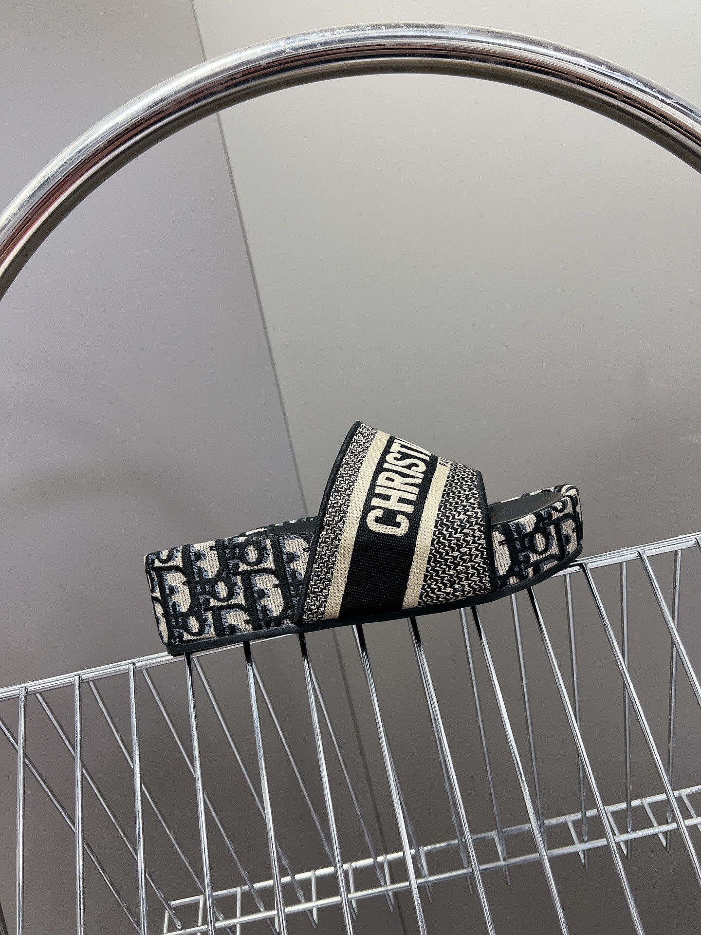 UA D10r Platform Sandals