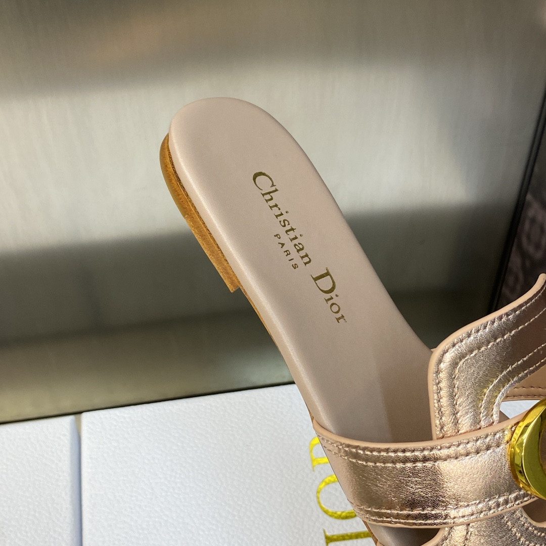 UA D10r 30 Montaigne Slide