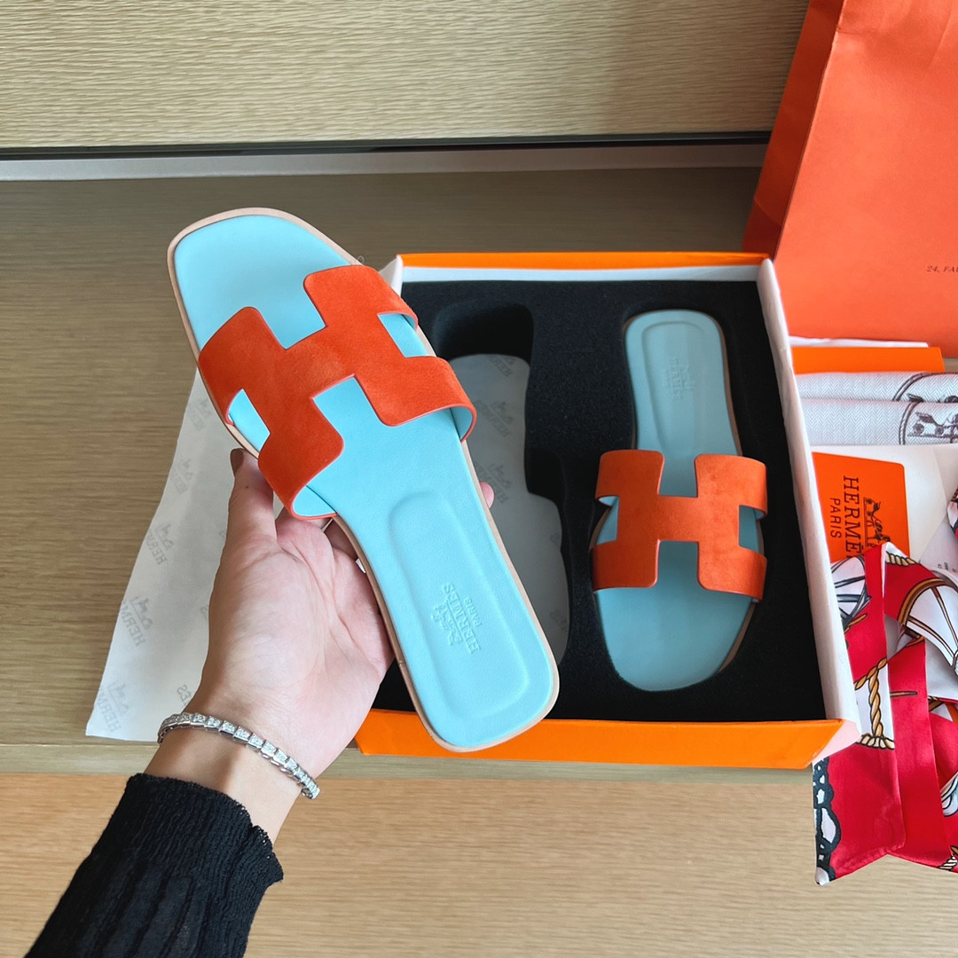 UA H**me5 Oran sandal