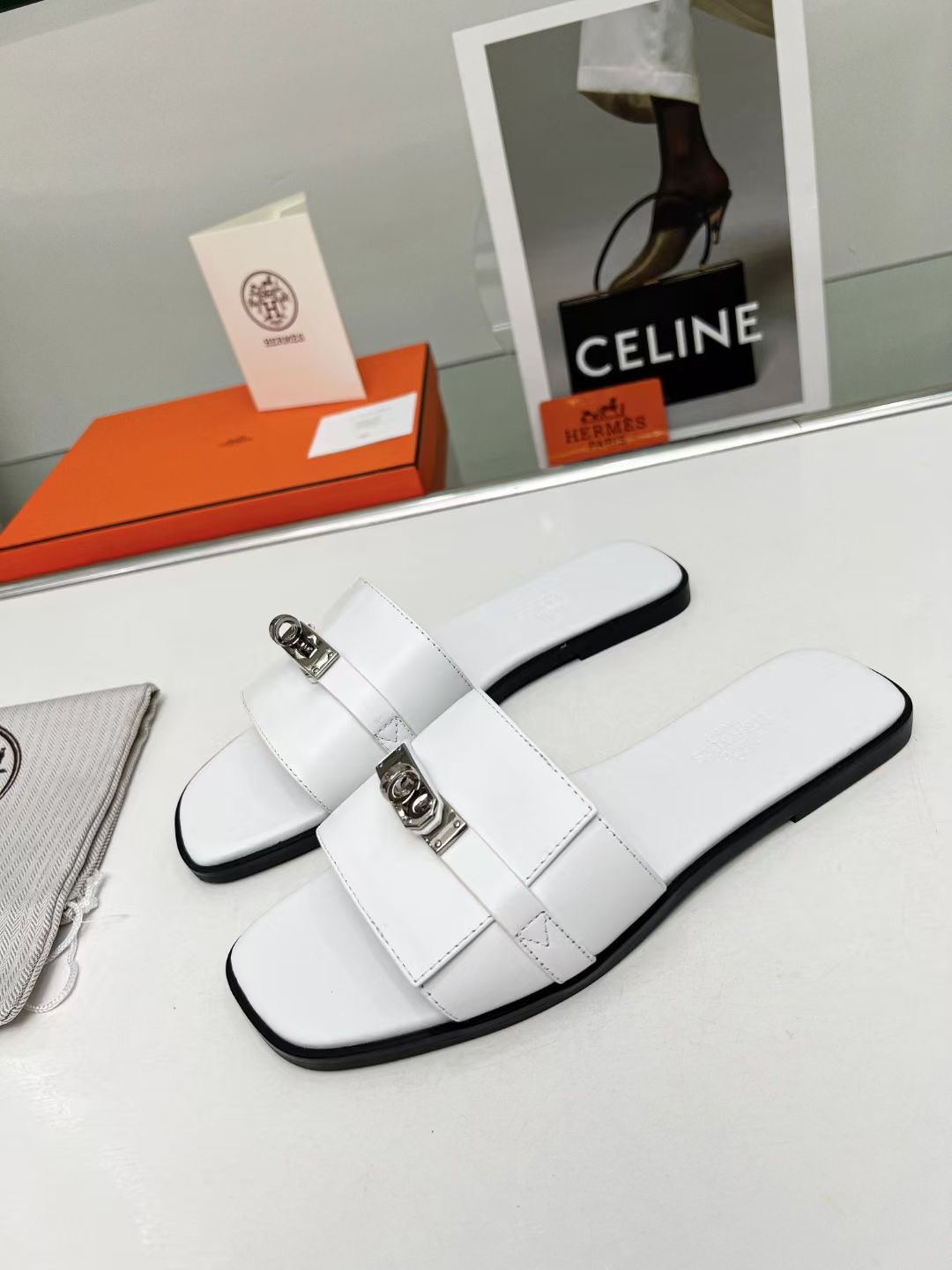 UA H**me5 Giulia sandal