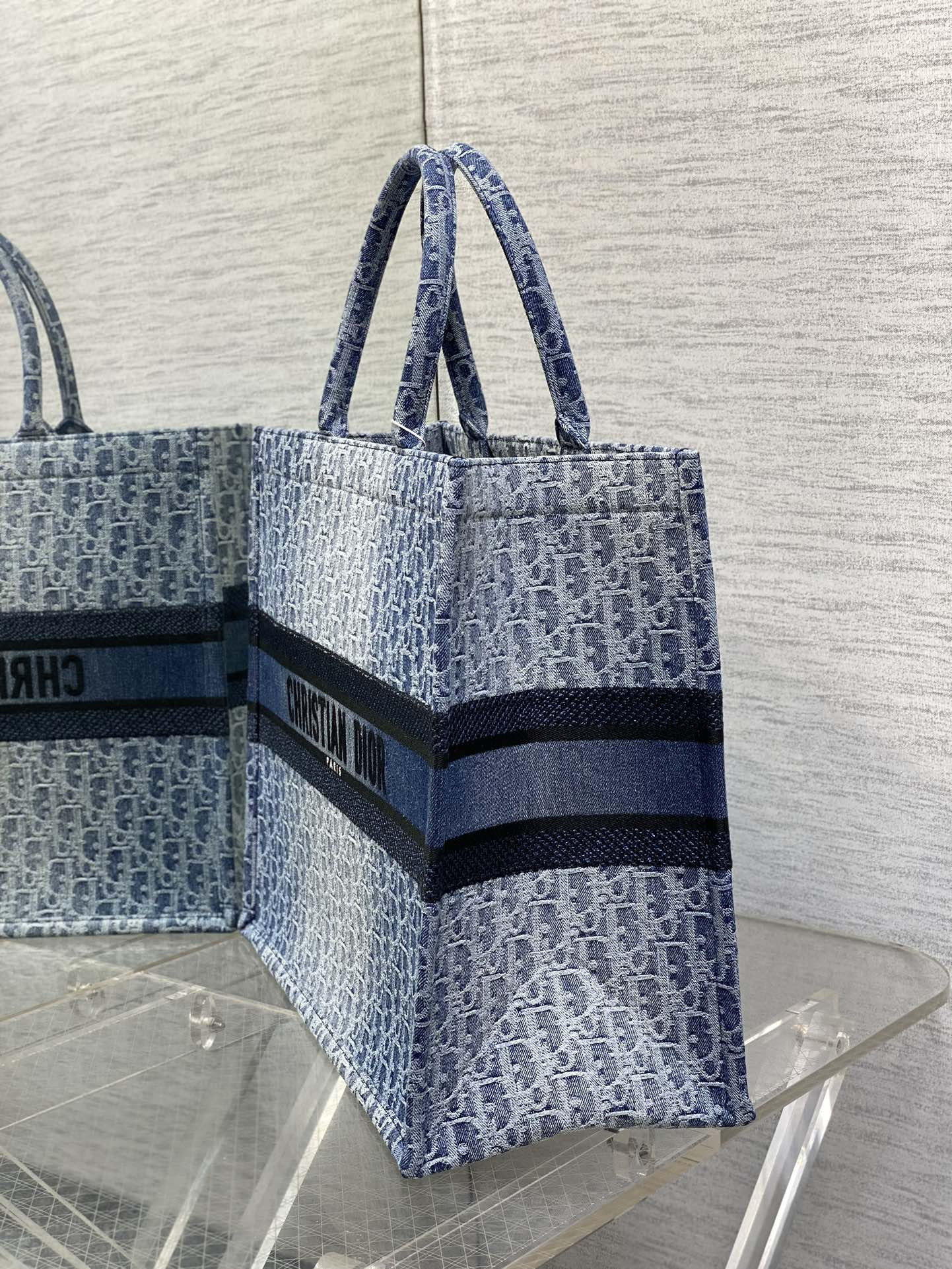 Large D10r Book Tote Blue Denim D10r Oblique Jacquard  42 x 35 x 18.5 cm