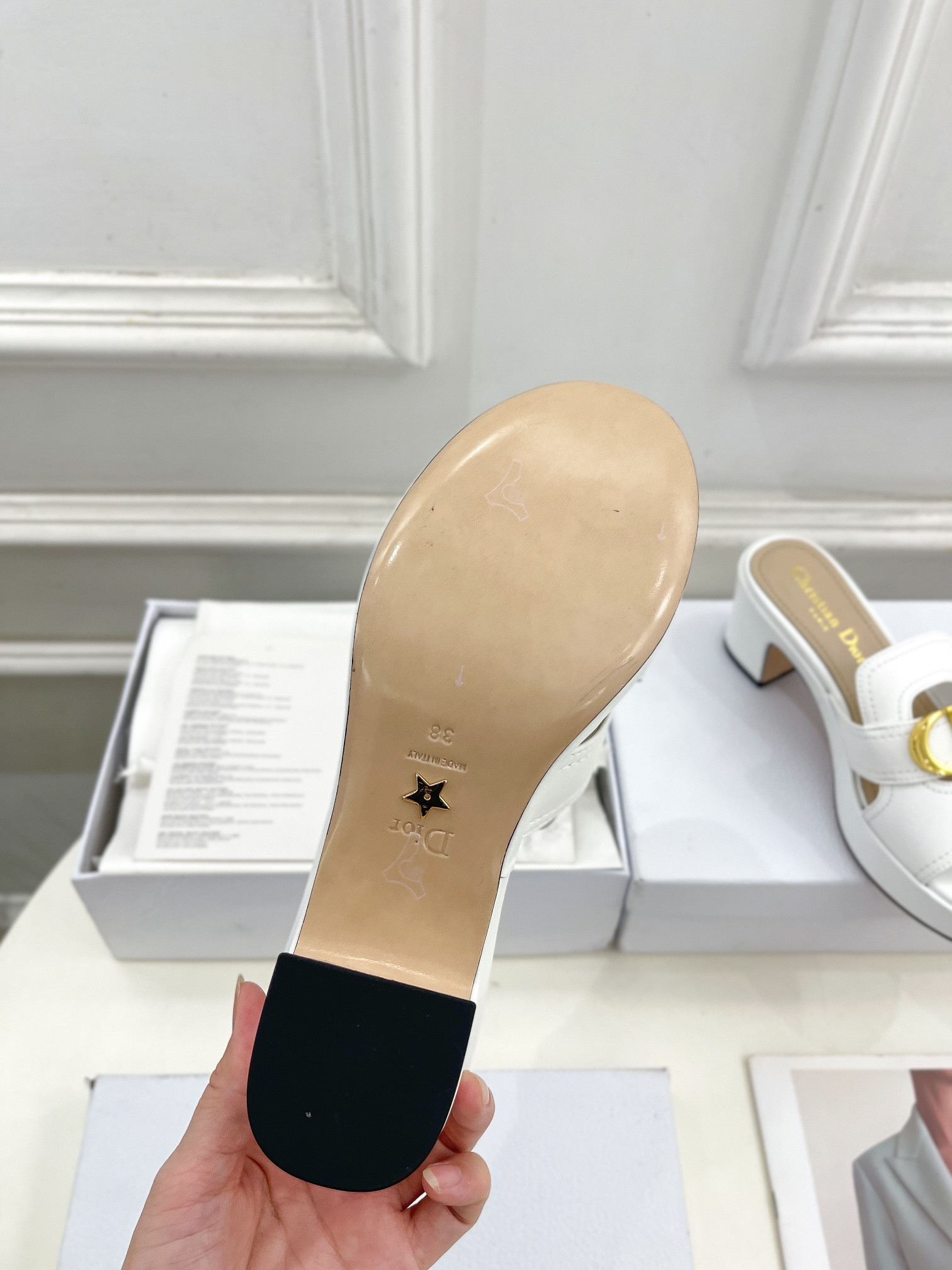 UA D10r 30 Montaigne Platform Slide