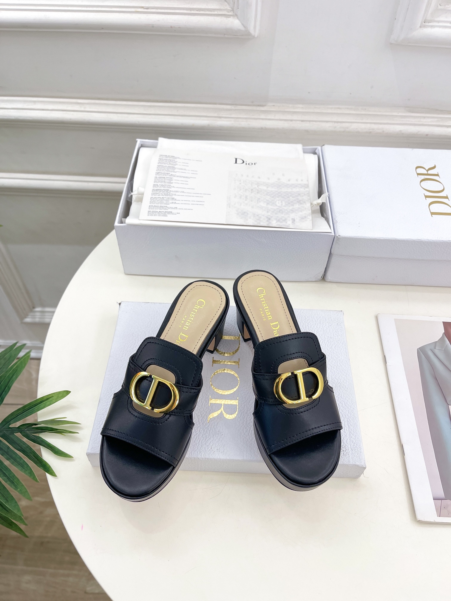 UA D10r 30 Montaigne Platform Slide