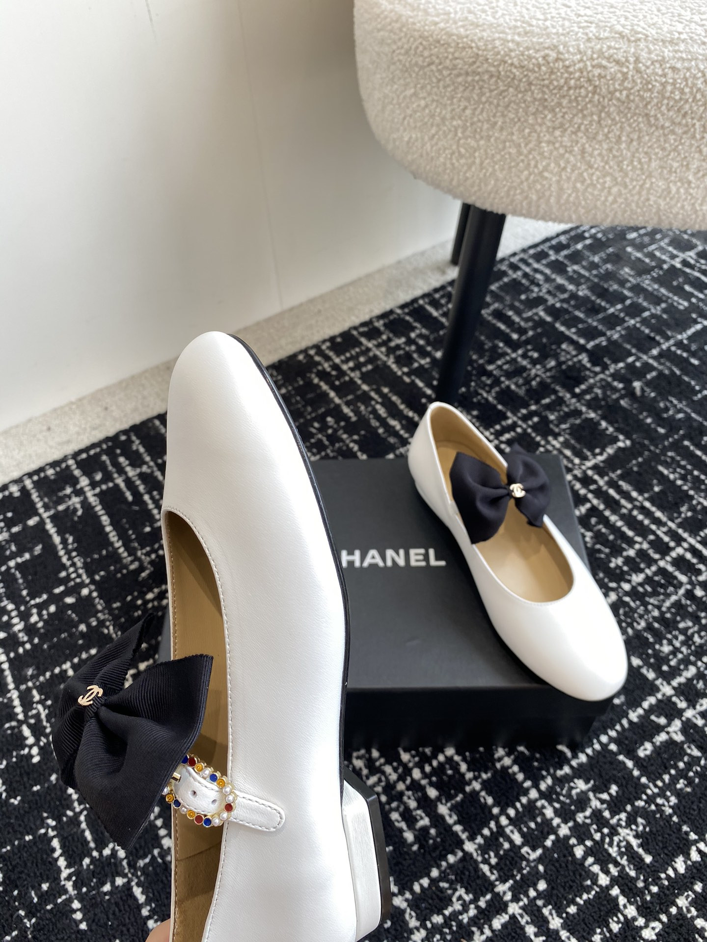 UA Ch**el MARY JANES FLAT