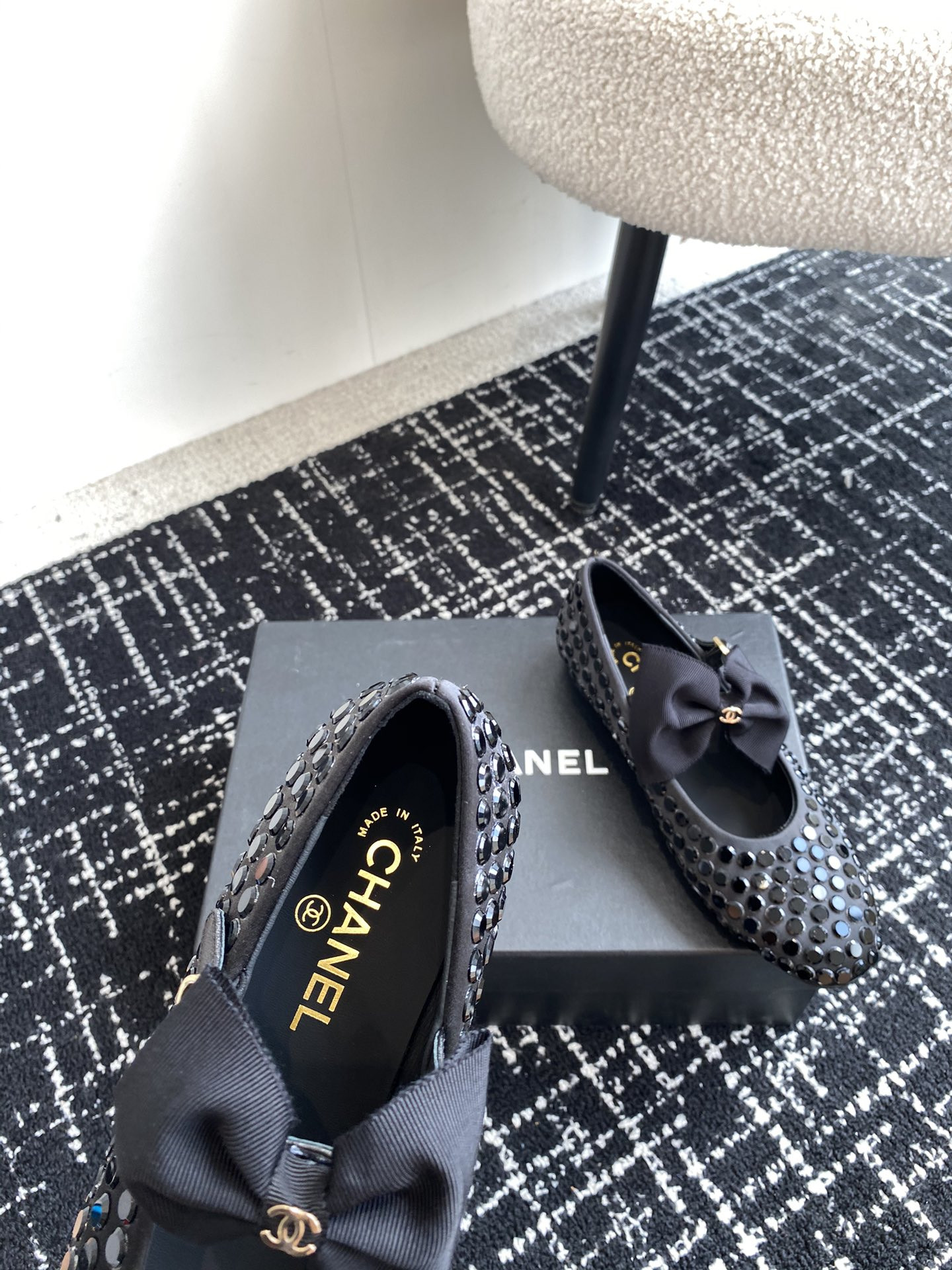 UA Ch**el MARY JANES FLAT