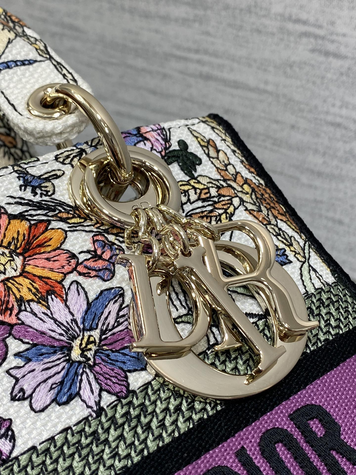 Medium Lady D10r Bag  White Multicolor D10r 4 Saisons Été Embroidery 24 x 20 x 12 cm