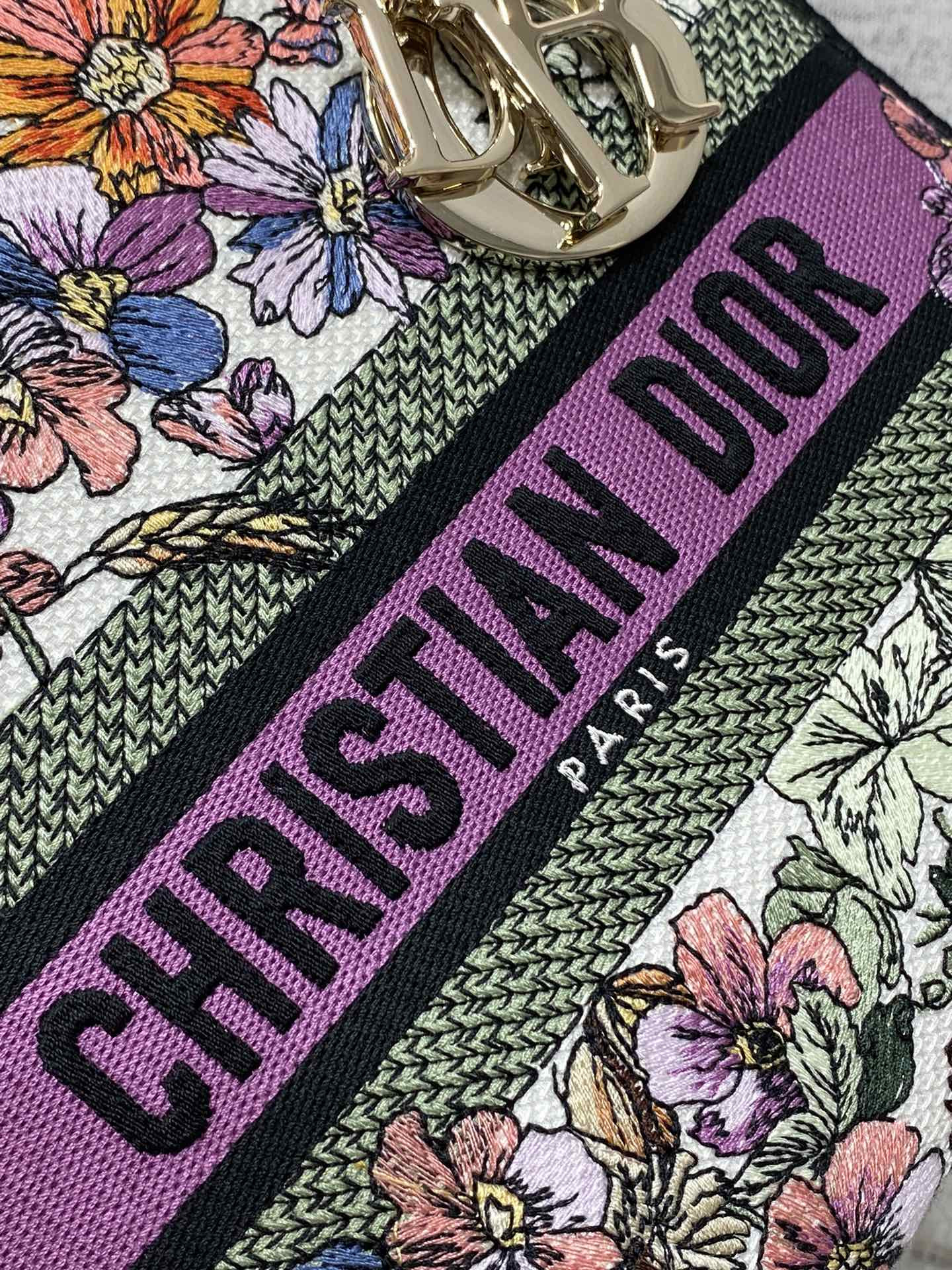 Medium Lady D10r Bag  White Multicolor D10r 4 Saisons Été Embroidery 24 x 20 x 12 cm