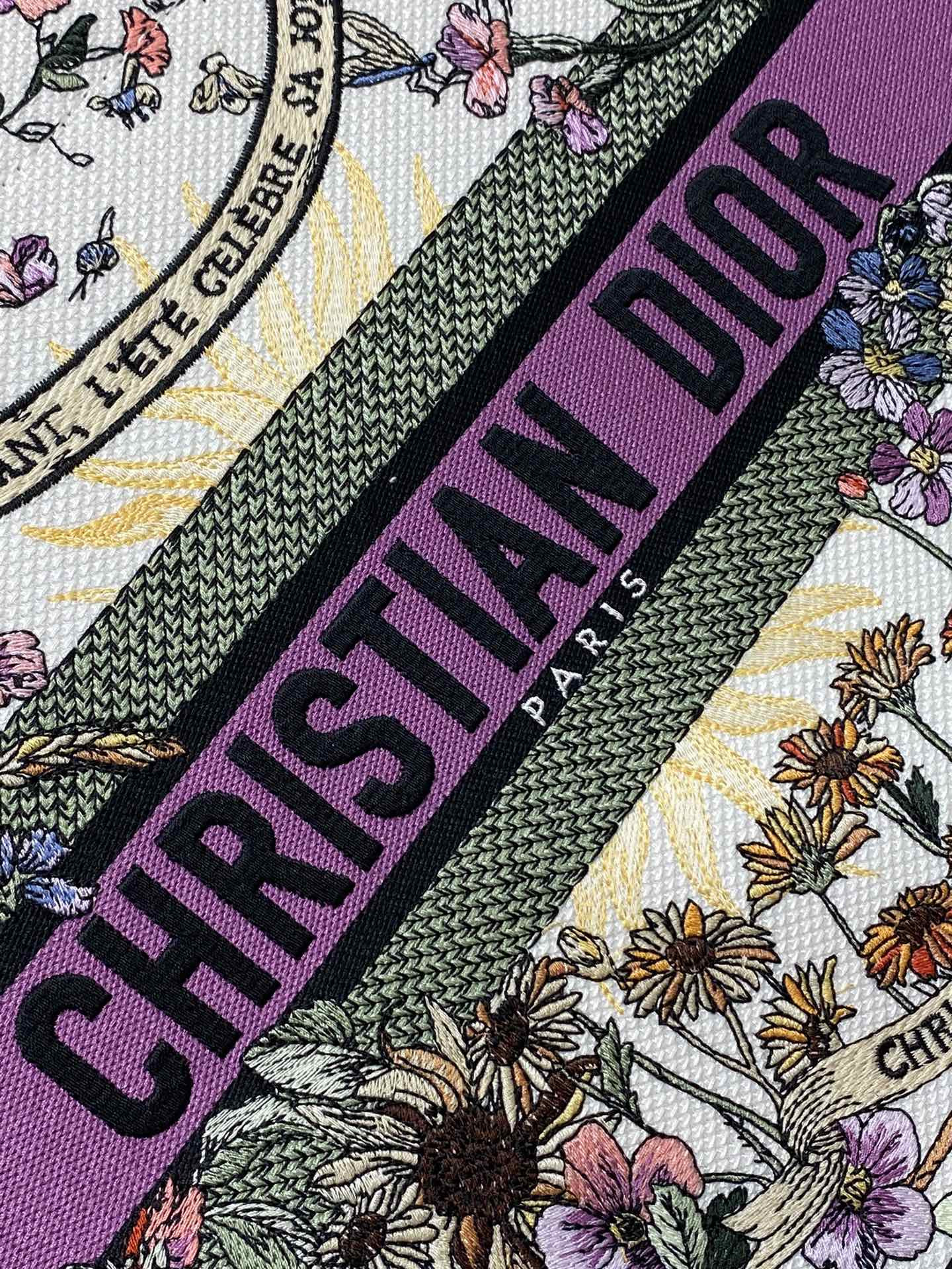 Medium D10r Book Tote  Ecru Multicolor D10r 4 Saisons Été Soleil Embroidery 36 x 27.5 x 16.5 cm