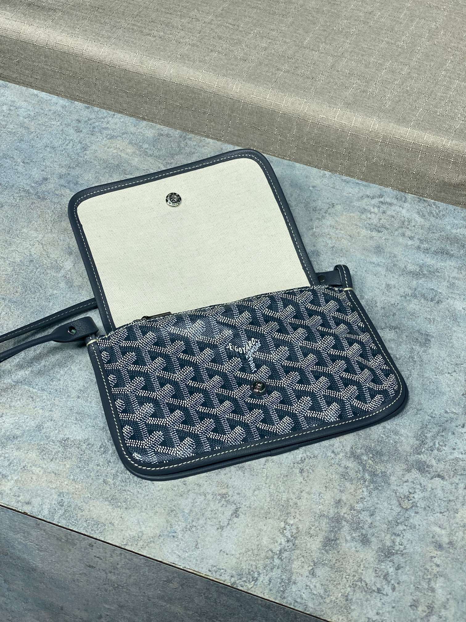 G09ard Plumet Pocket Wallet 21x14x2.5cm