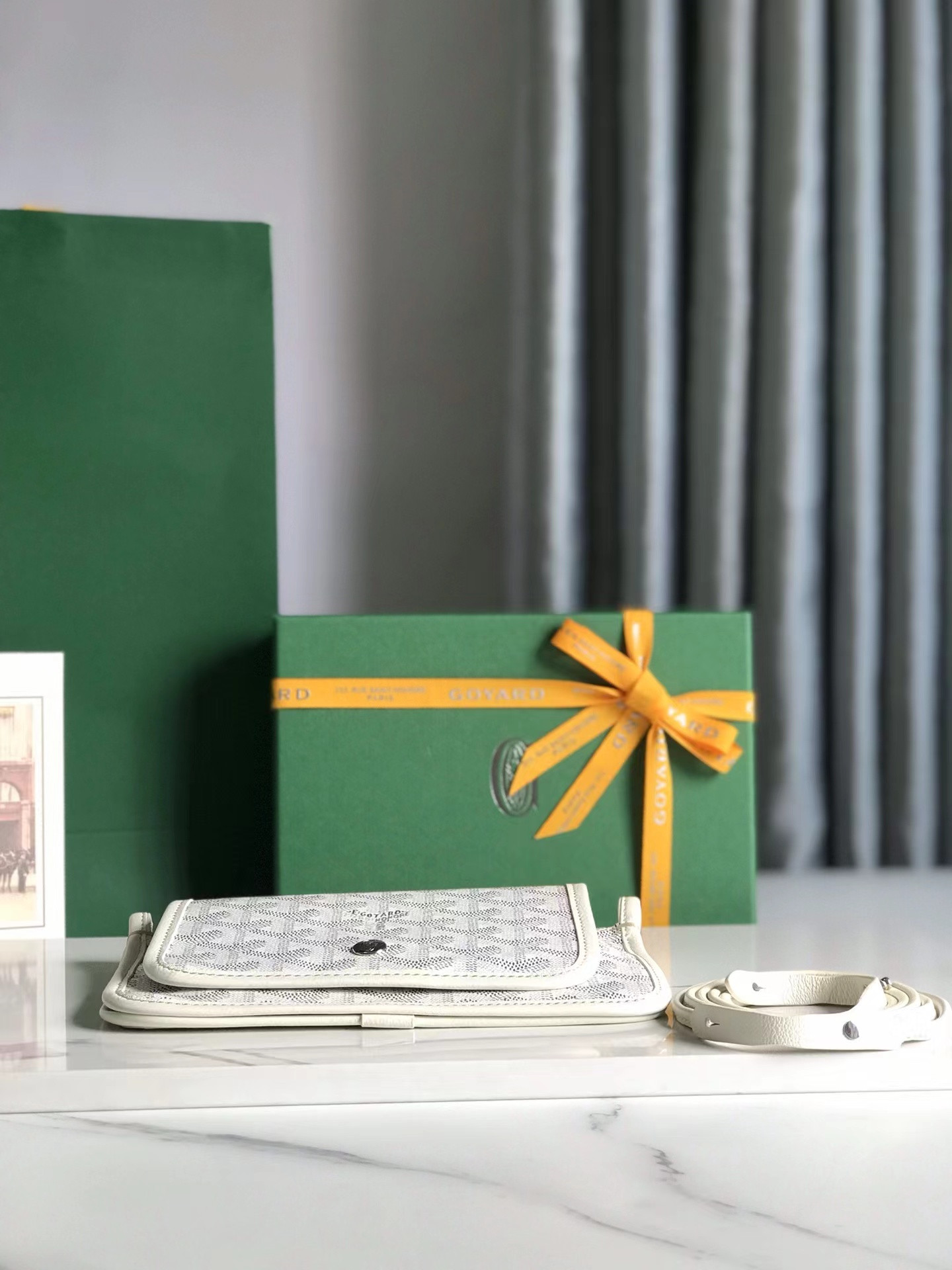 G09ard Plumet Pocket Wallet 21x14x2.5cm