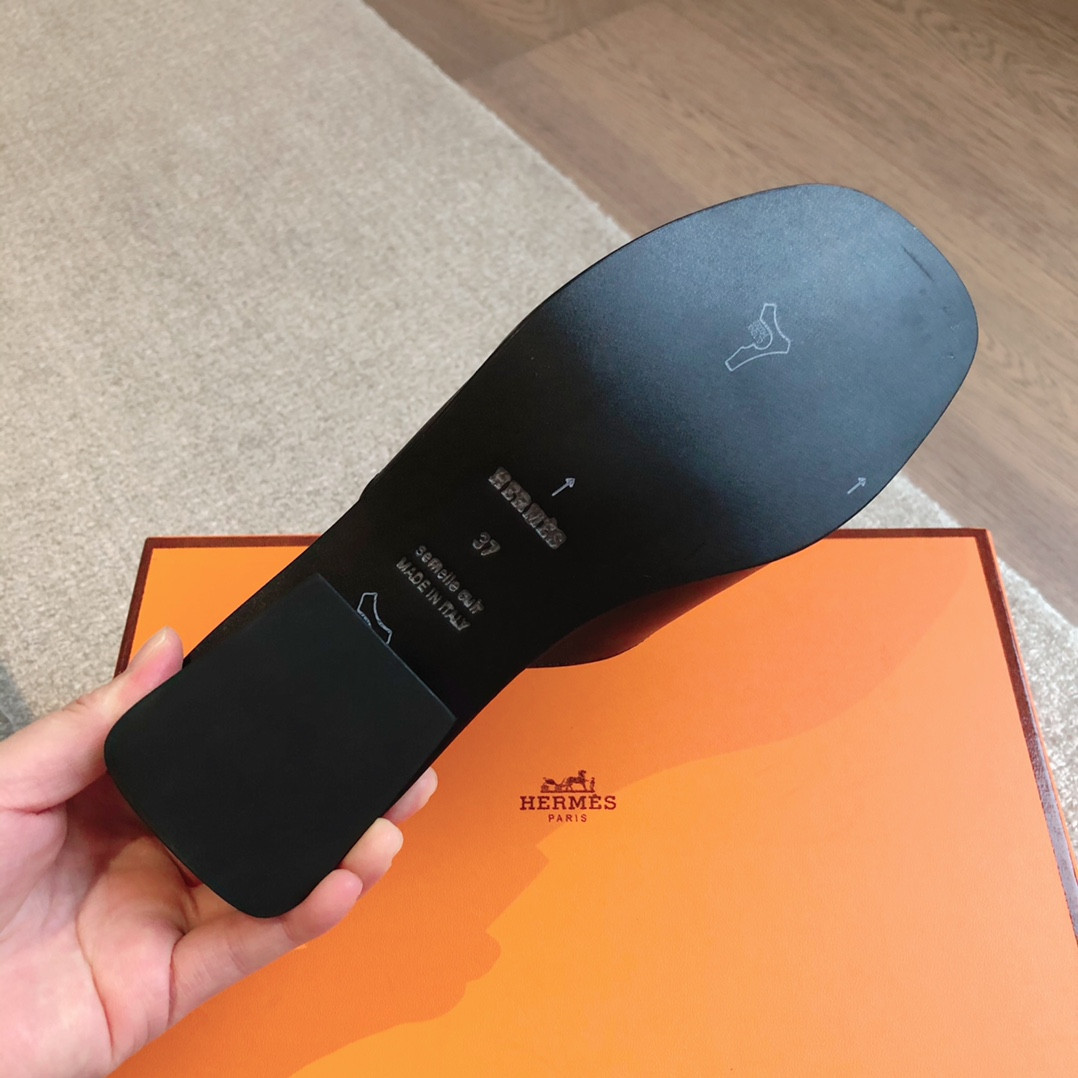 UA H**me5 Isle sandal