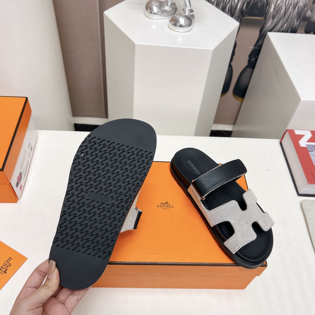 UA H**me5 Chypre sandal