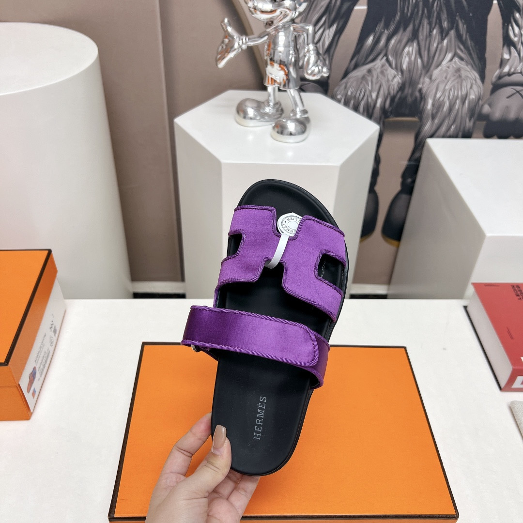 UA H**me5 Chypre sandal